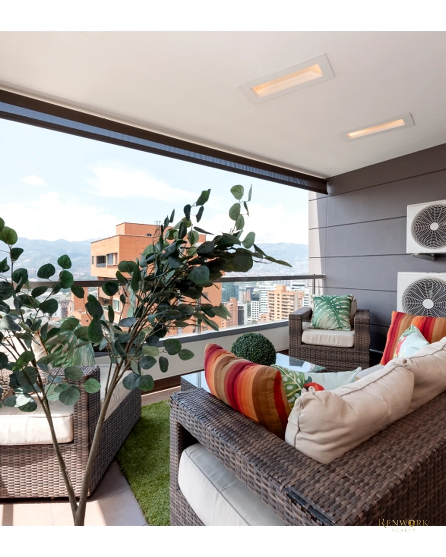 VENTA DE APTO POBLADO LOS PARRA. PISO ALTO, VISTA Y GRAN BALCÓN · foto 10