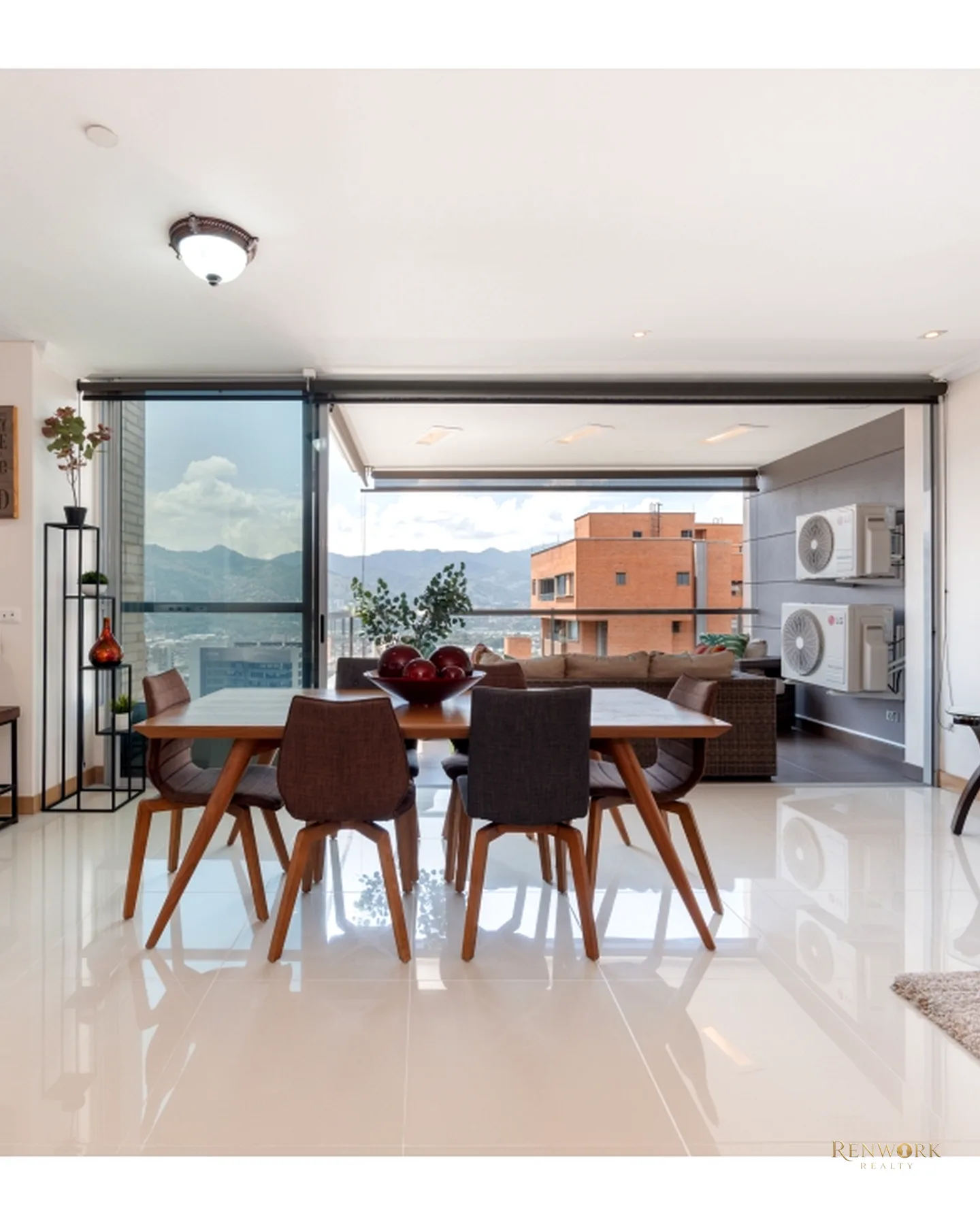 VENTA DE APTO POBLADO LOS PARRA. PISO ALTO, VISTA Y GRAN BALCÓN · foto 3