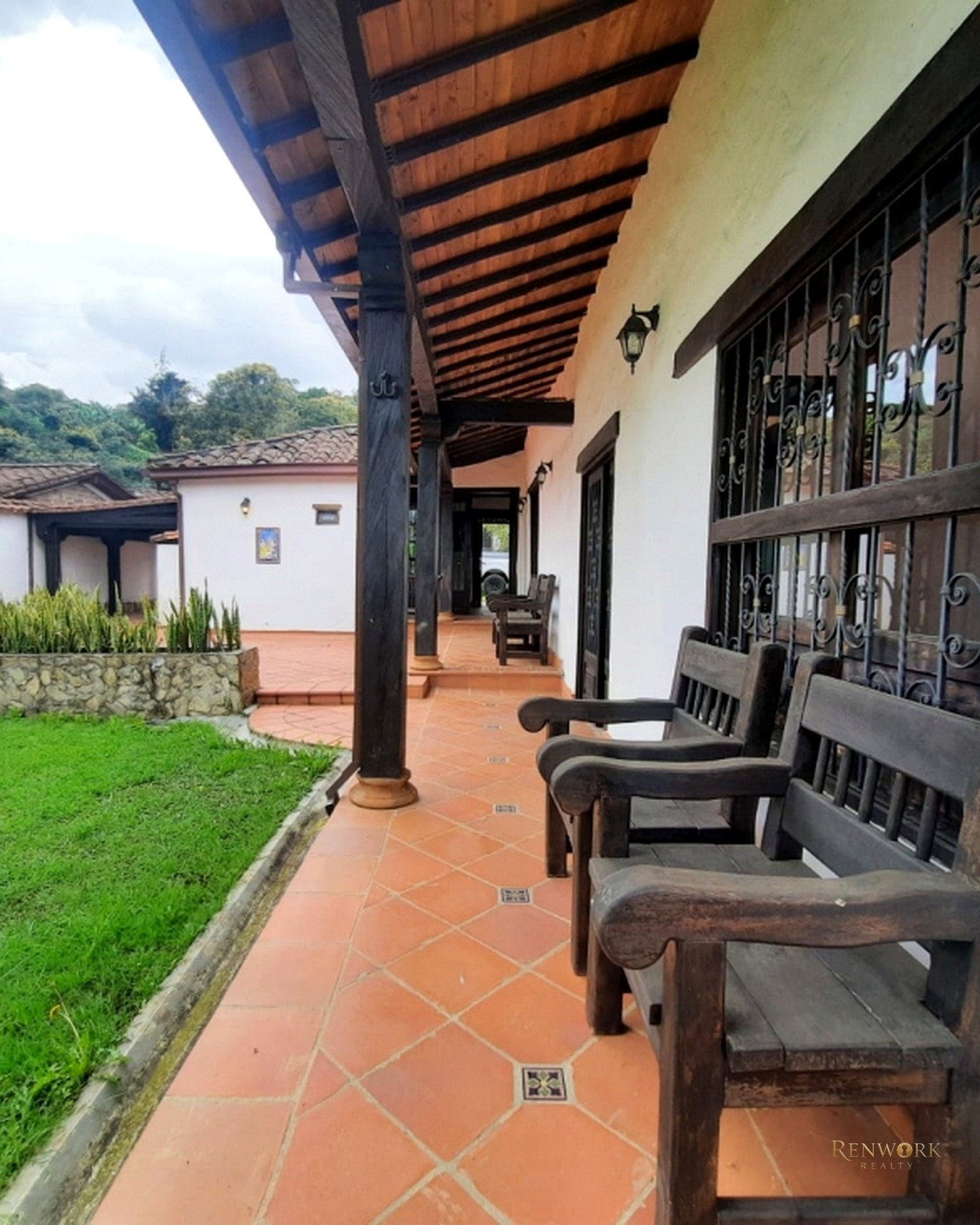 VENTA DE CASA COLONIAL EN LLANOGRANDE 800 M2 2 HABITACIONES