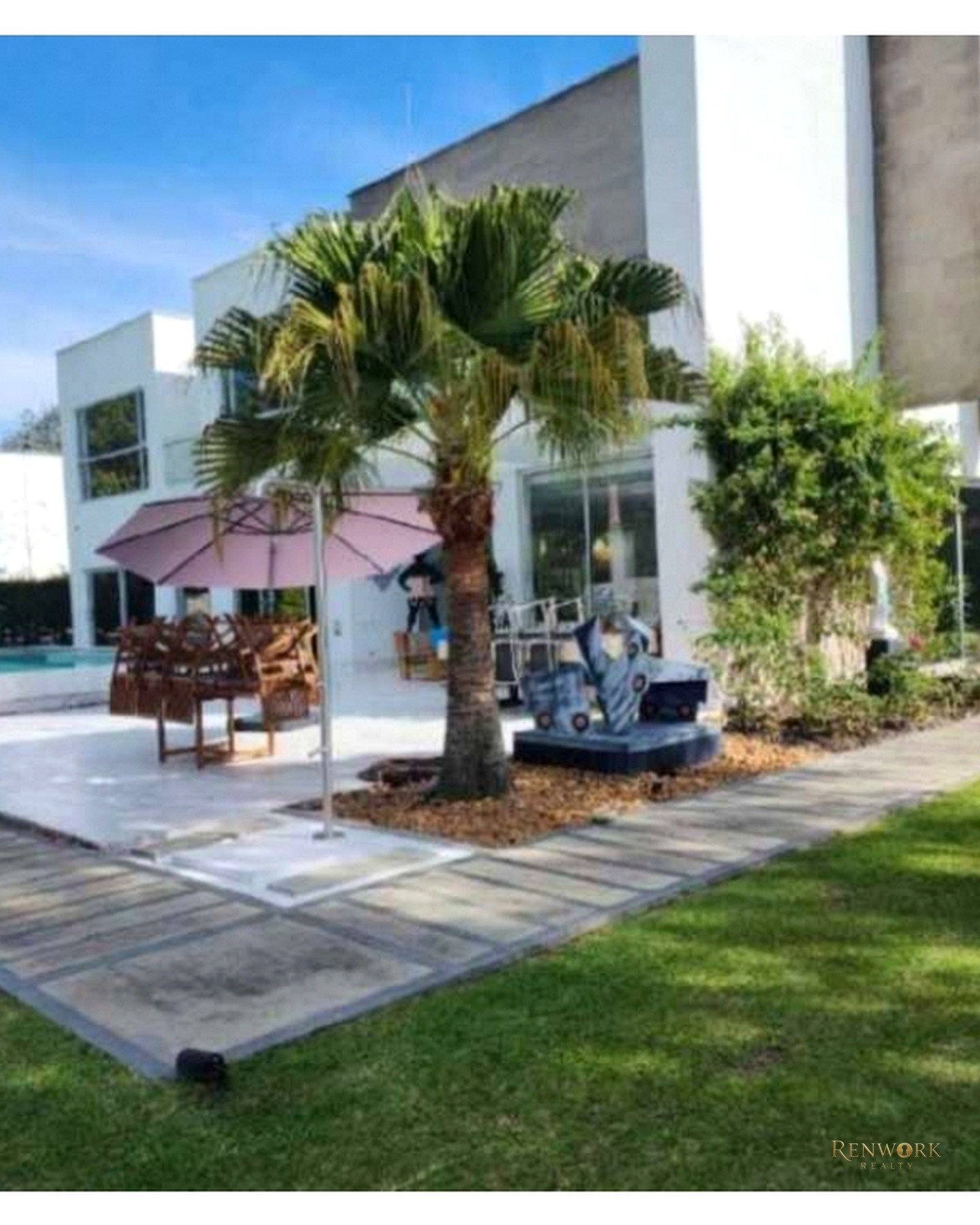 VENTA DE CASA DE LUJO CON ASCENSOR EN LLANOGRANDE, SECTOR CABECERAS