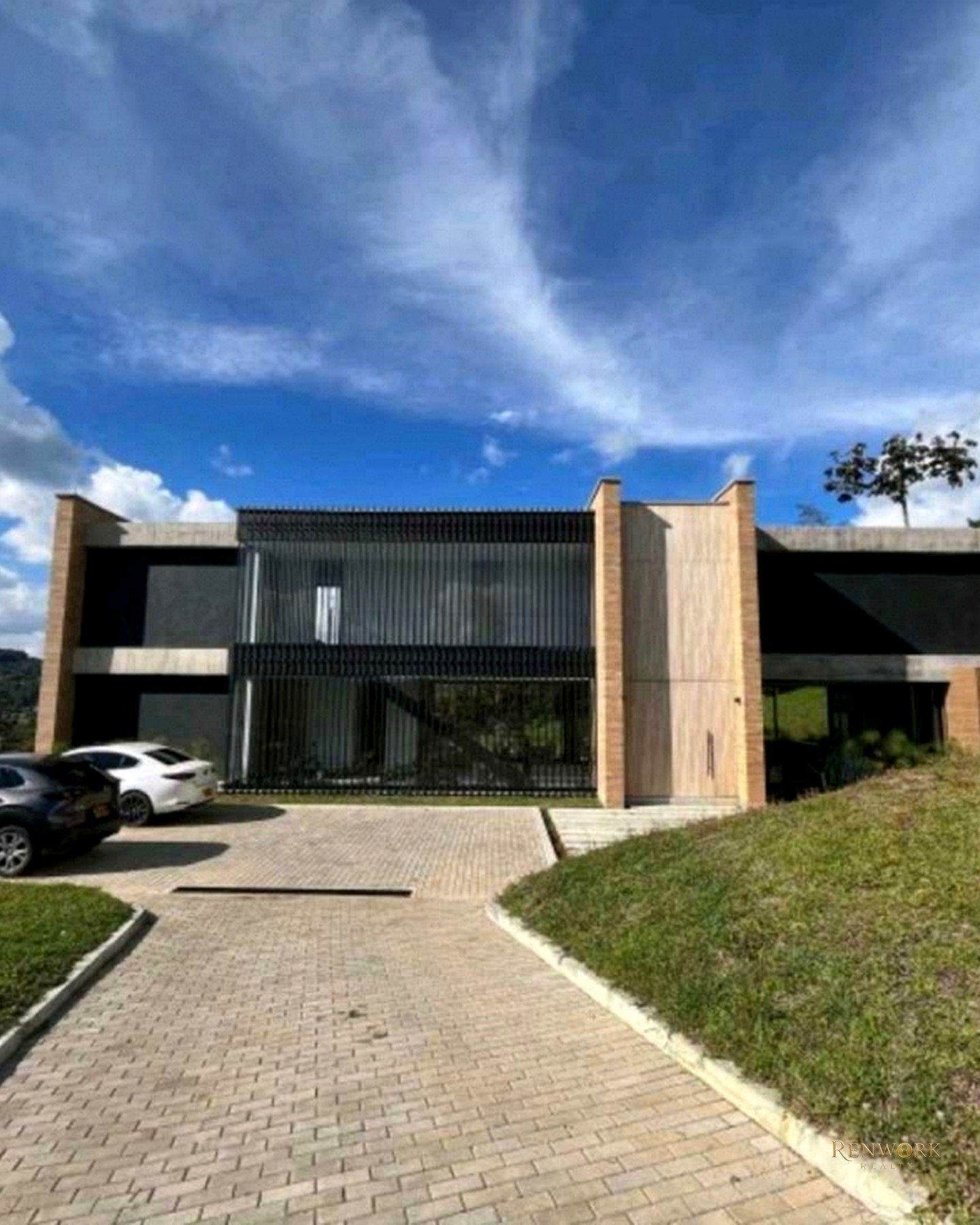 VENTA DE CASA EN EL ALTO DE PALMAS CON JACUZZI Y TERRAZA.