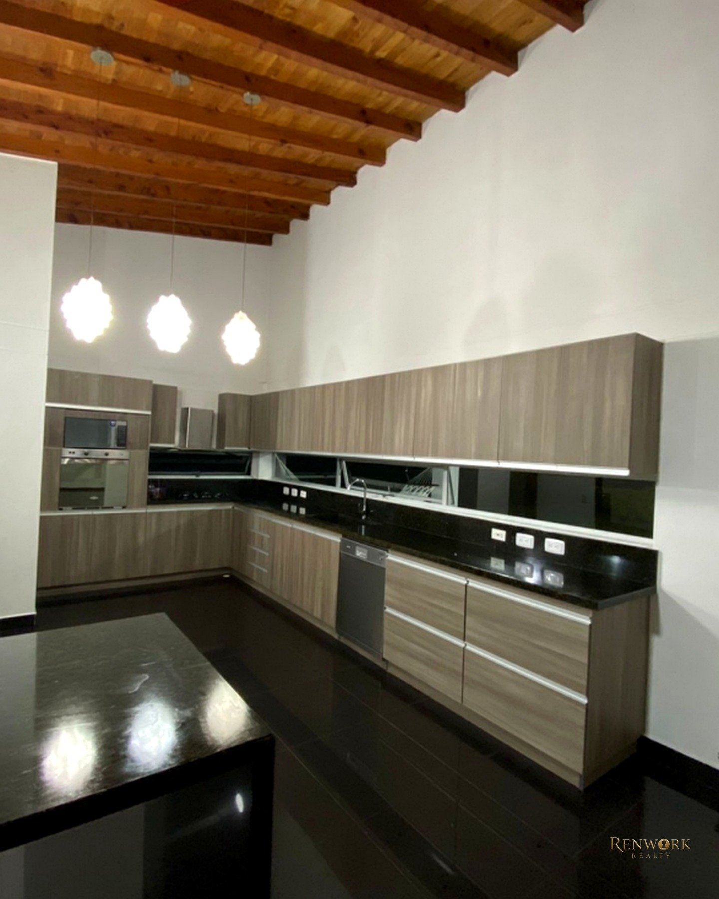 VENTA DE CASA EN LLANOGRANDE CERCA AL AEROPUERTO · foto 9