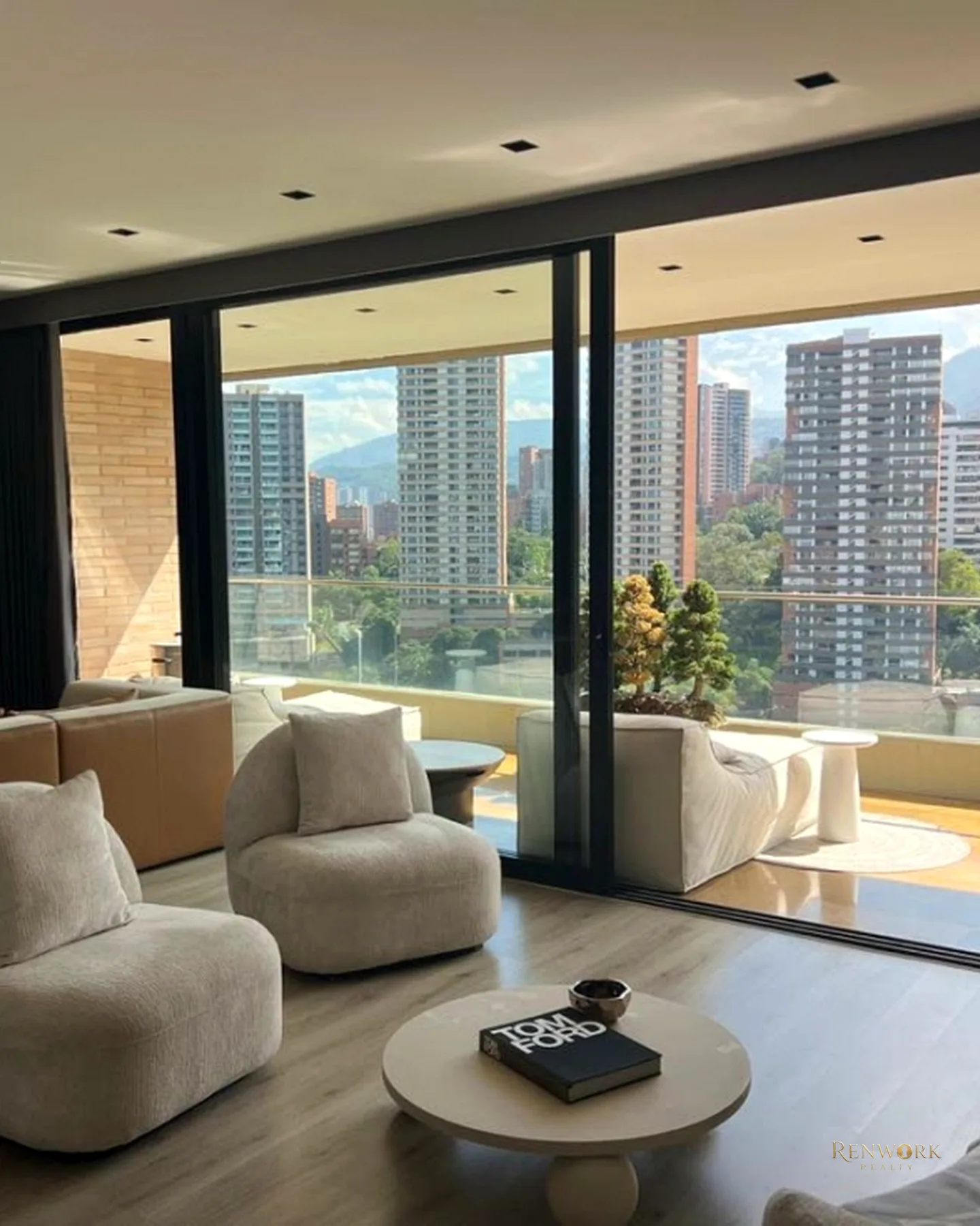 VENTA DE ESPECTACULAR APARTAMENTO CON VISTA EN SAN LUCAS | POBLADO. · foto 3