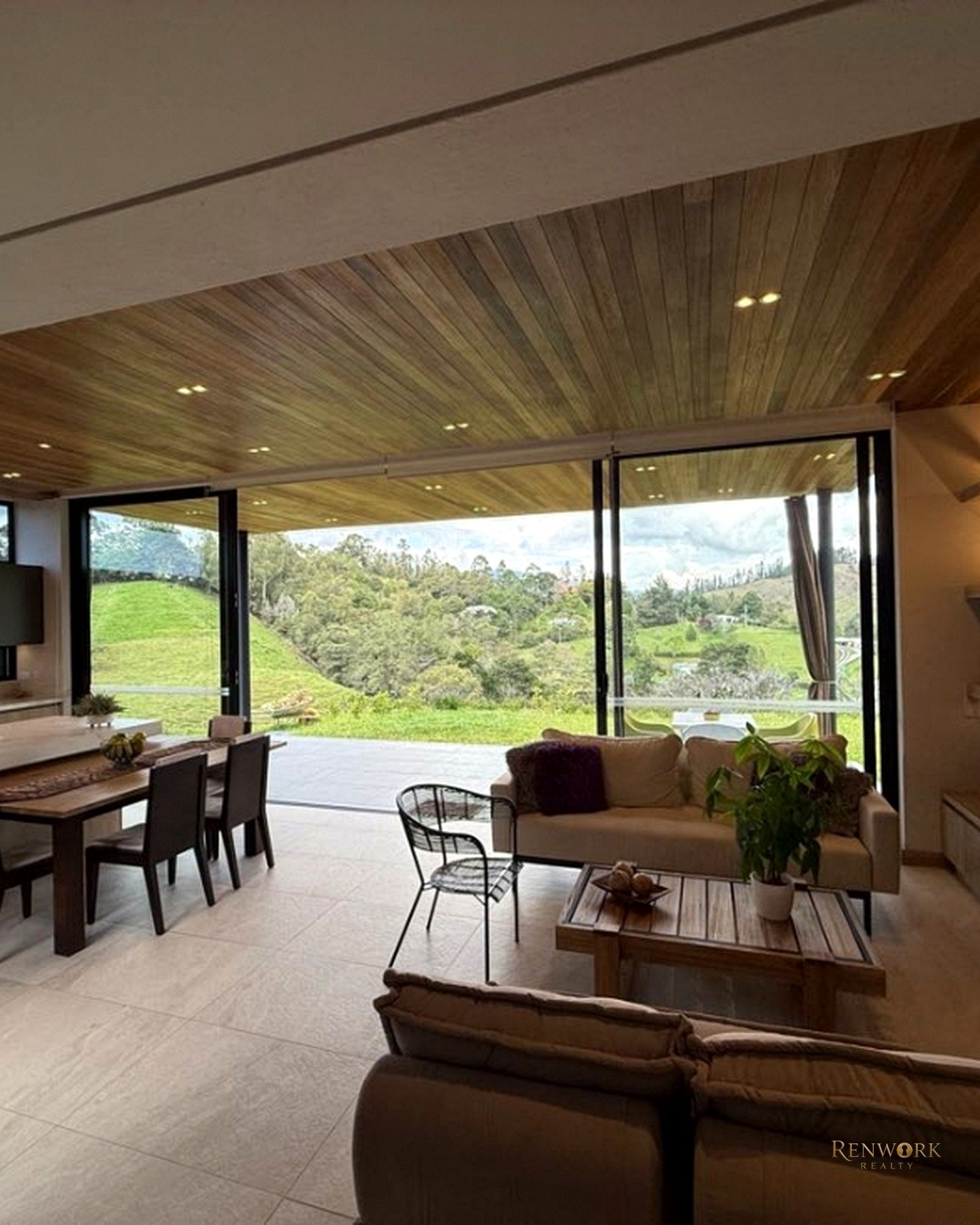 VENTA DE ESPECTACULAR CASA EN EL RETIRO DE UN SOLO NIVEL · foto 3