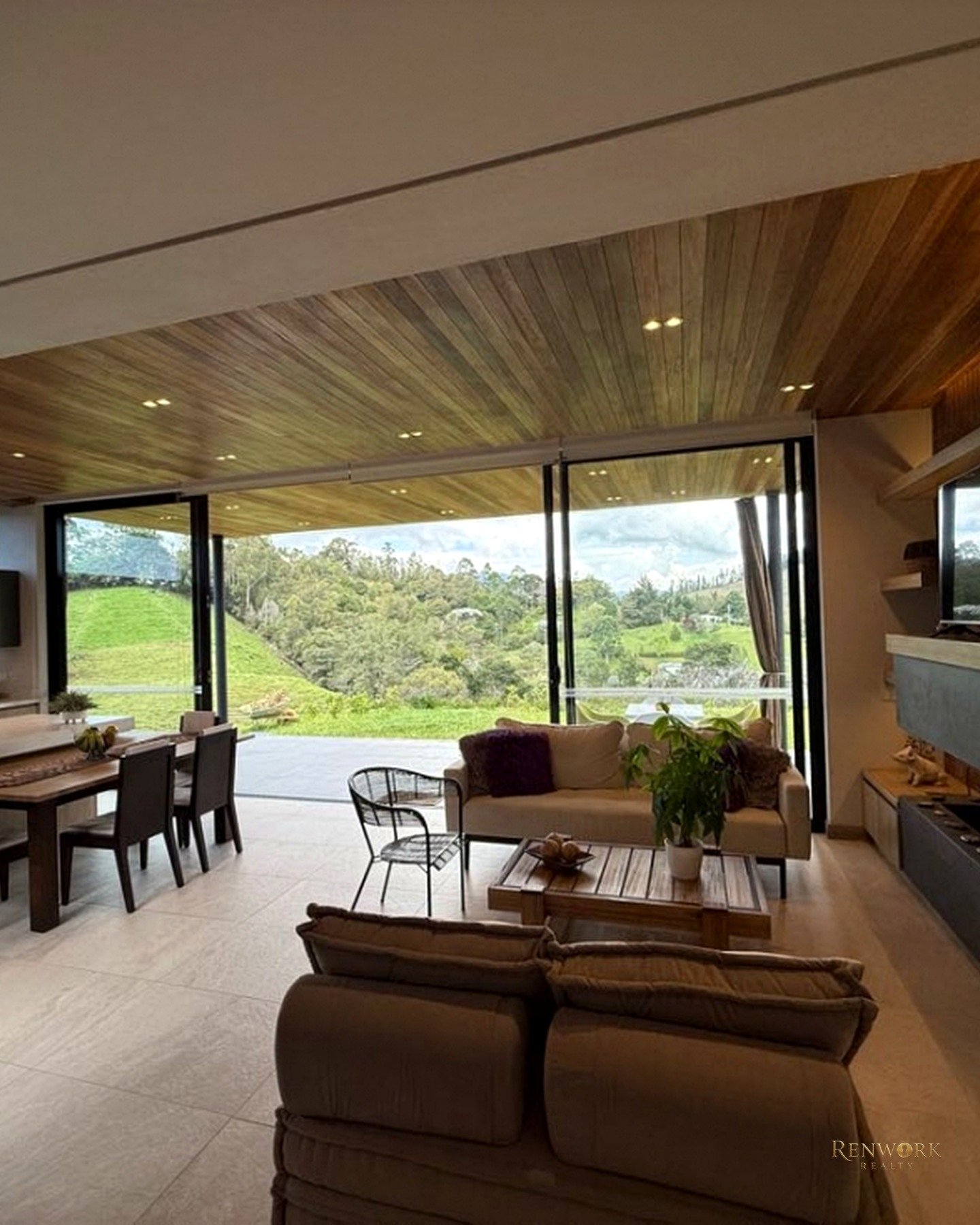 VENTA DE ESPECTACULAR CASA EN EL RETIRO DE UN SOLO NIVEL