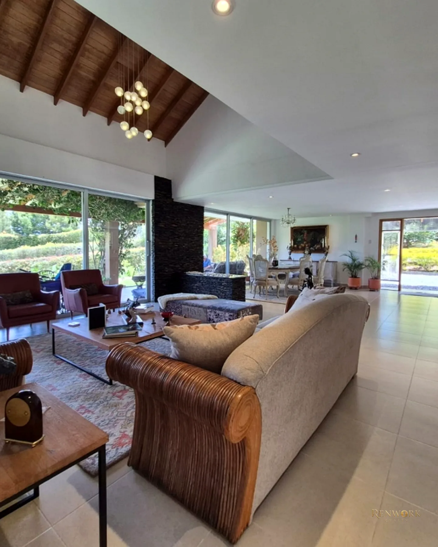 VENTA DE ESPECTACULAR CASA EN HACIENDA EL CAPIRO · foto 1