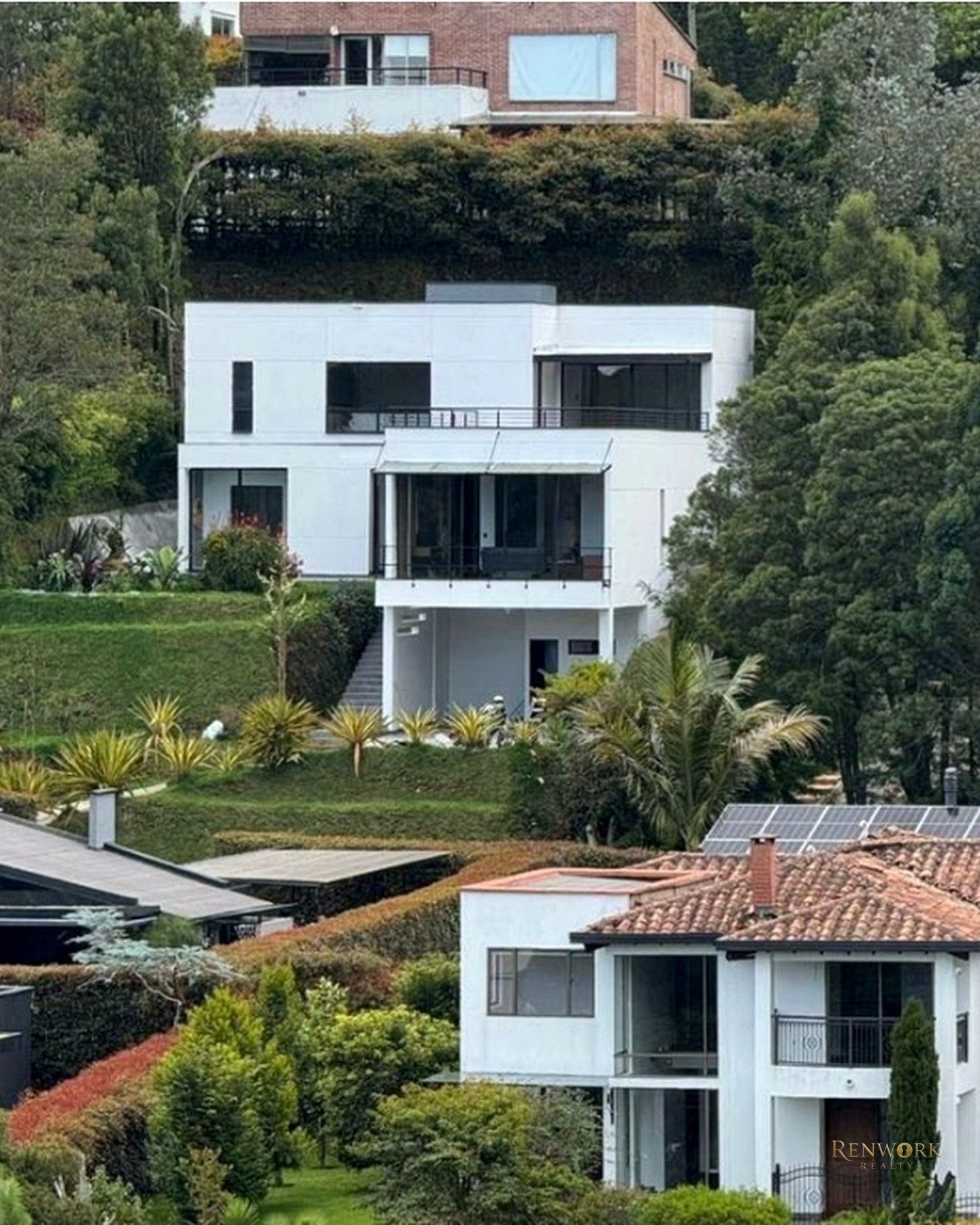Vista de VENTA DE EXCLUSIVA CASA EN ENVIGADO- LOMA DEL ESCOBERO