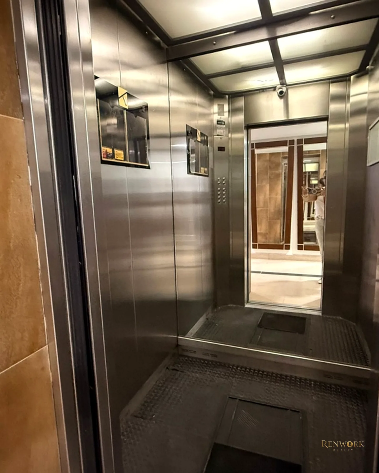 VENTA DE HOTEL CON LICENCIA VIGENTE PARA OPERAR EN EL POBLADO · foto 8
