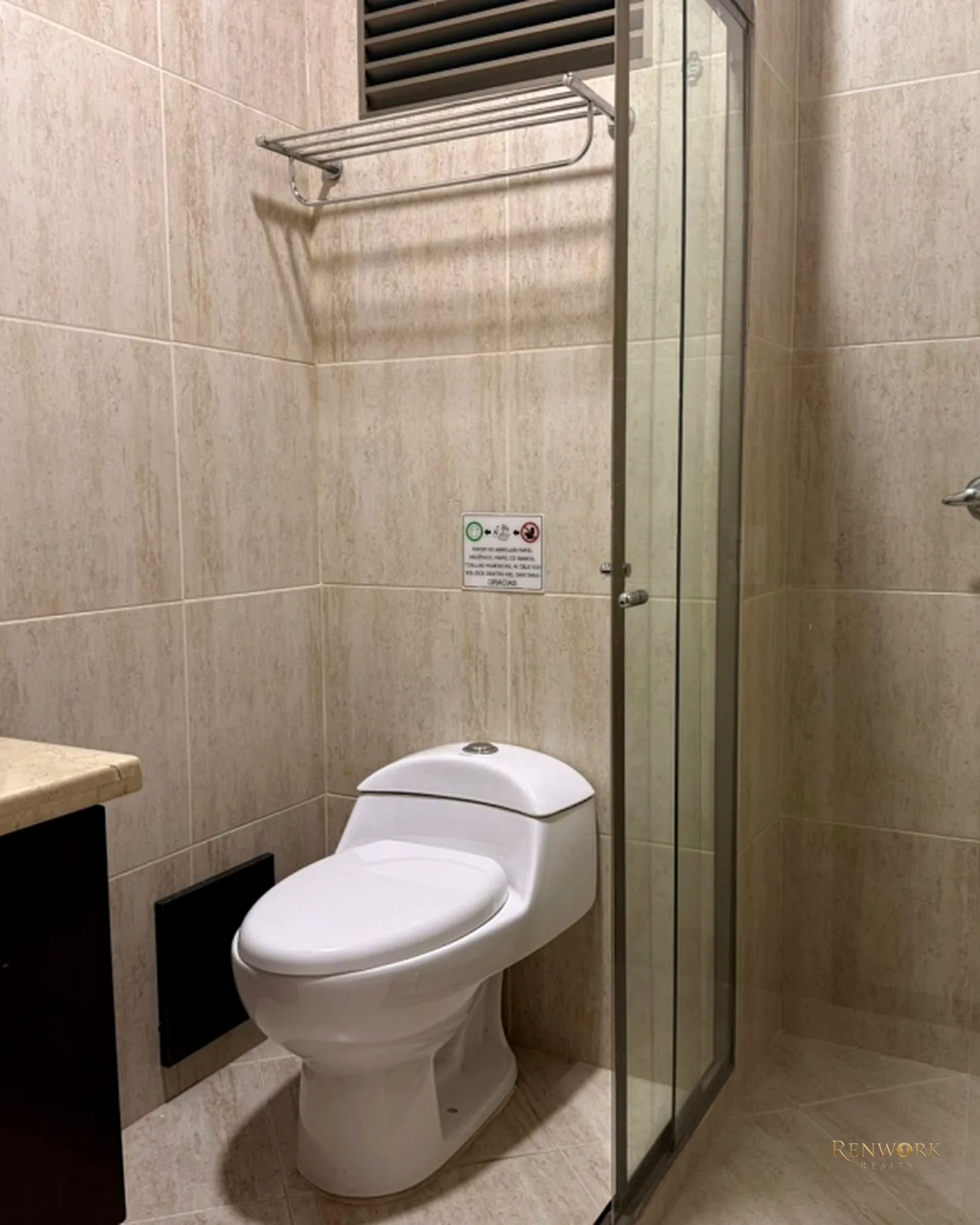 VENTA DE HOTEL CON LICENCIA VIGENTE PARA OPERAR EN EL POBLADO · foto 6