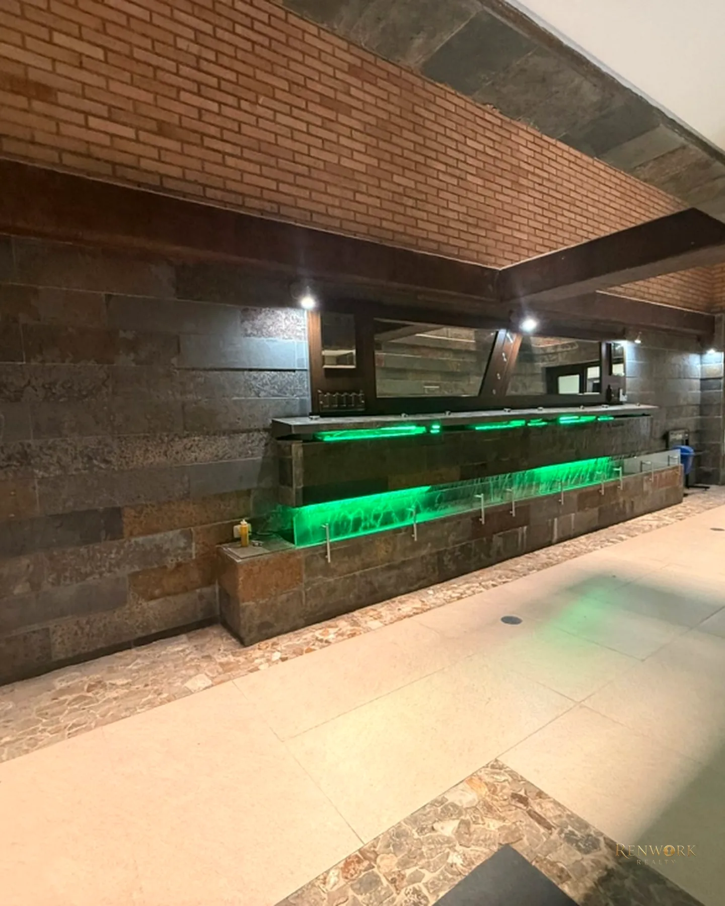 VENTA DE HOTEL CON LICENCIA VIGENTE PARA OPERAR EN EL POBLADO · foto 7