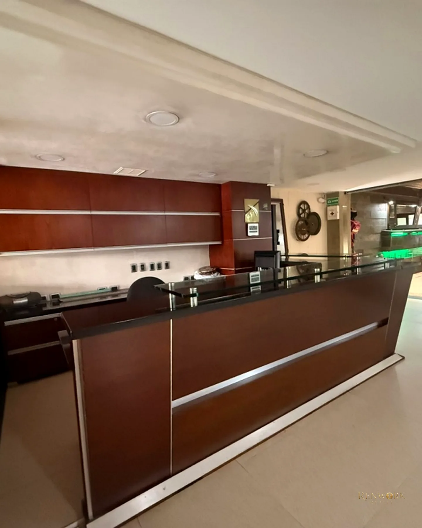 VENTA DE HOTEL CON LICENCIA VIGENTE PARA OPERAR EN EL POBLADO · foto 3
