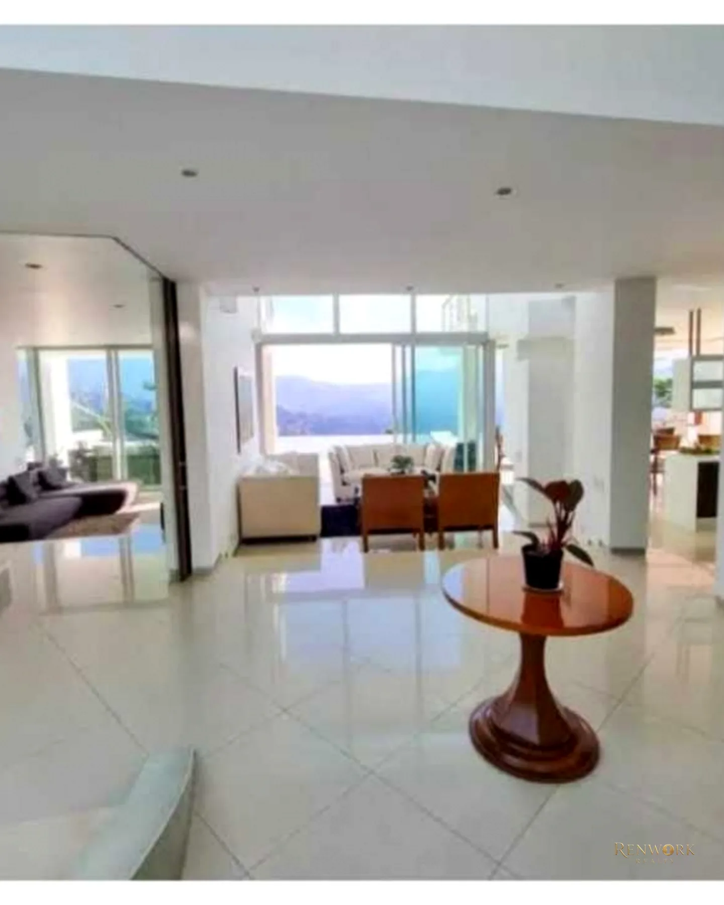 VENTA DE MODERNA CASA CON PISCINA A EN EL POBLADO, SECTOR PALMAS. · foto 8