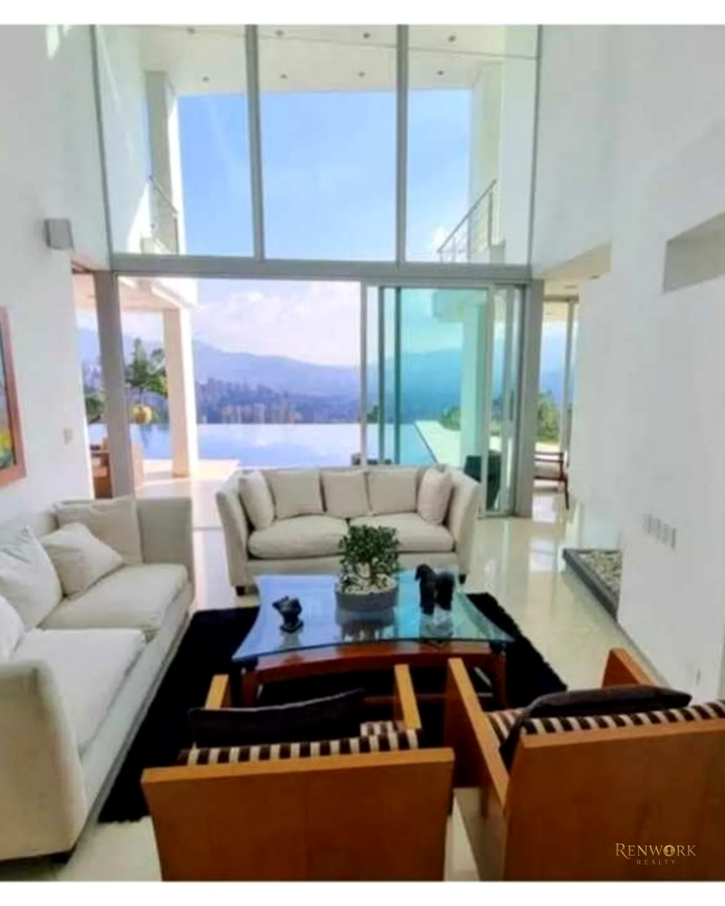 VENTA DE MODERNA CASA CON PISCINA A EN EL POBLADO, SECTOR PALMAS. · foto 13