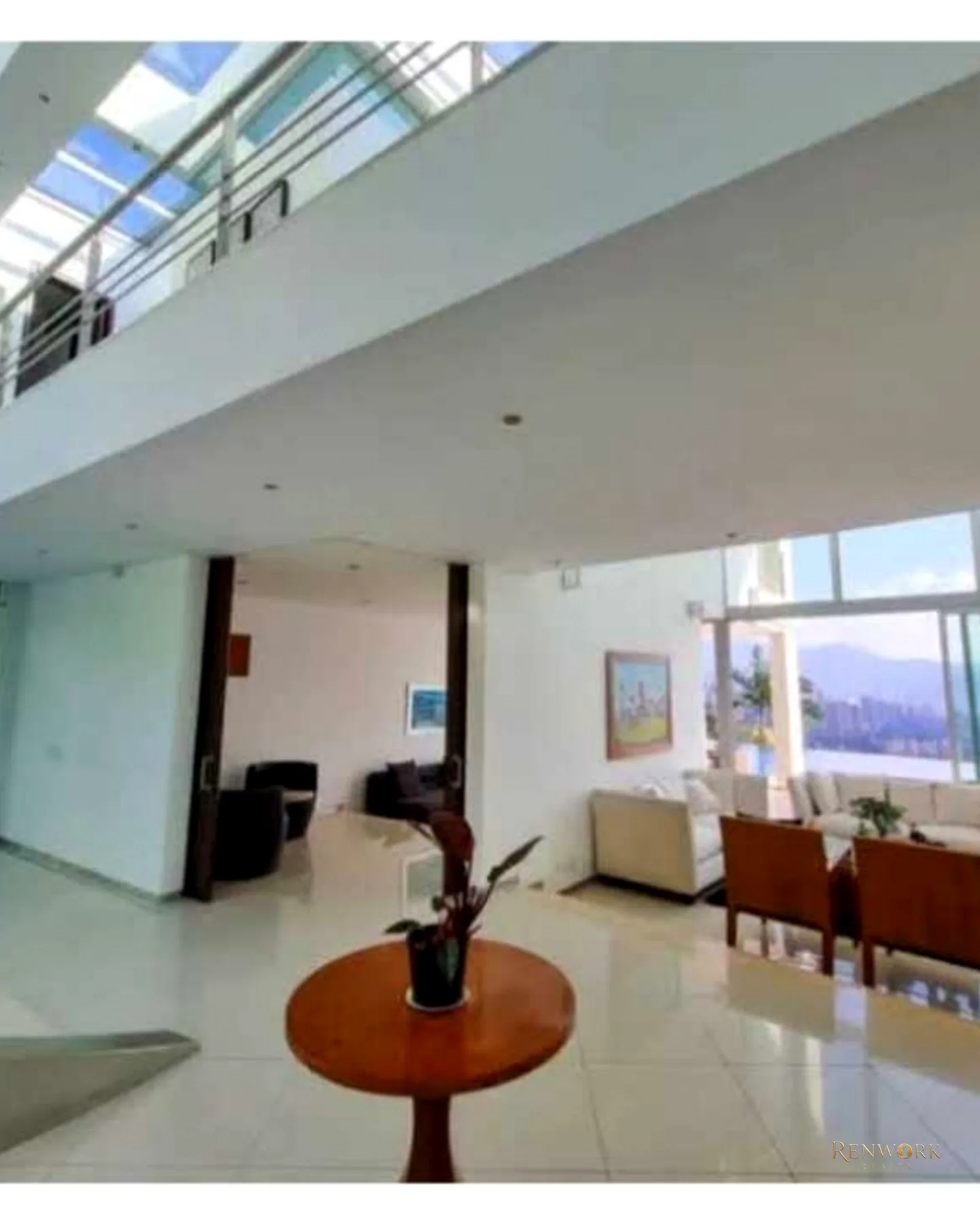 VENTA DE MODERNA CASA CON PISCINA A EN EL POBLADO, SECTOR PALMAS. · foto 7