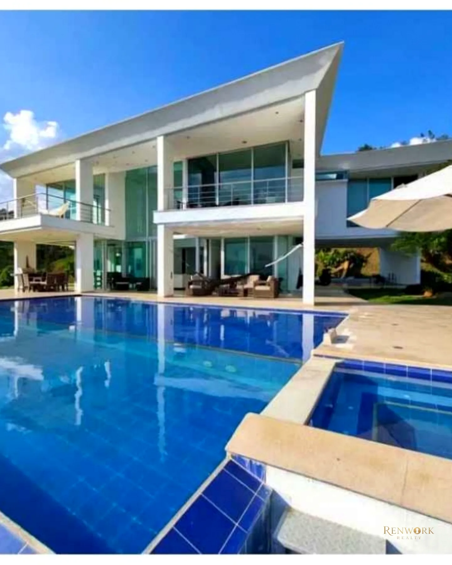 VENTA DE MODERNA CASA CON PISCINA A EN EL POBLADO, SECTOR PALMAS. · foto 1