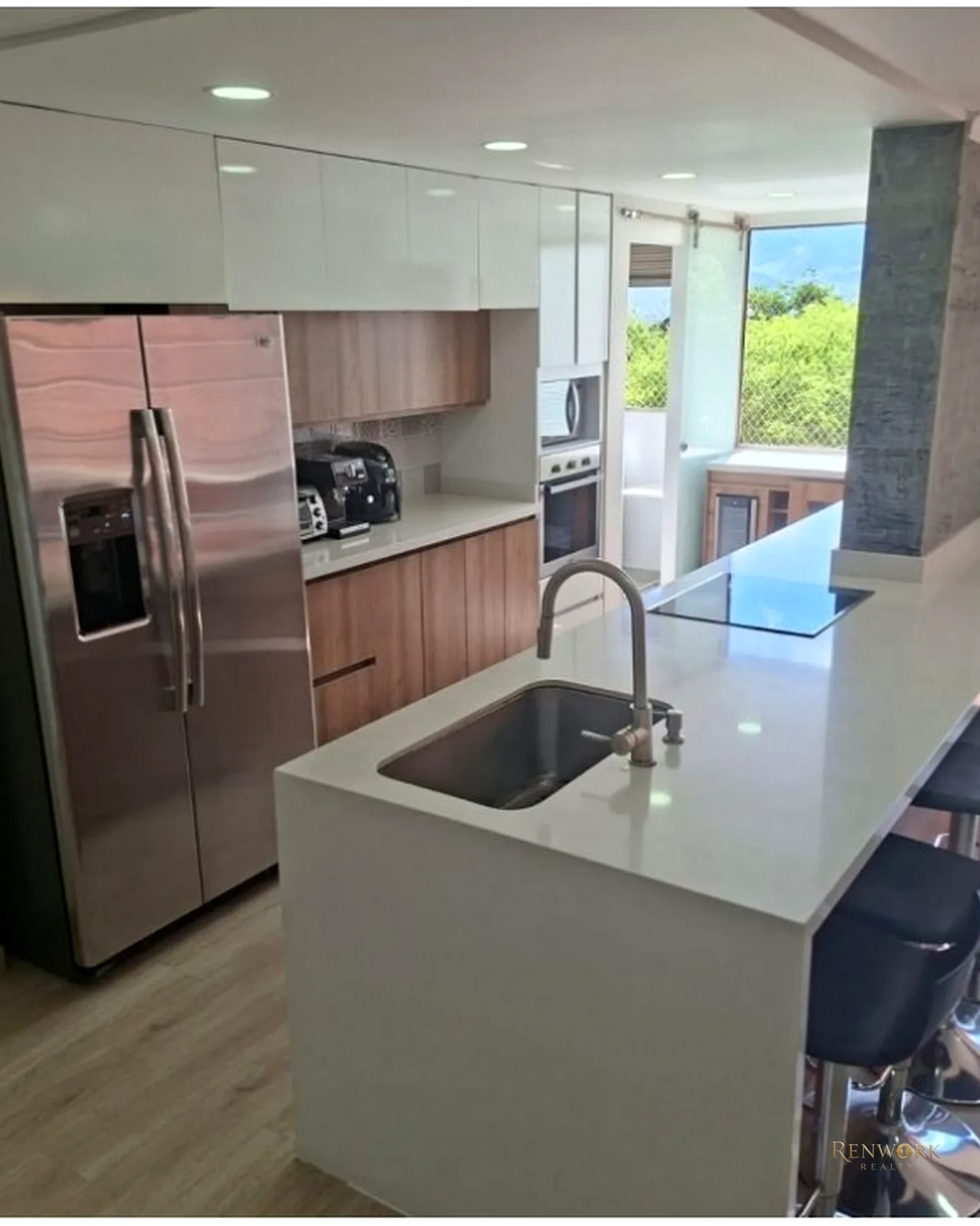 VENTA EXCELENTE APARTAMENTO CERCA A EL TESORO POBLADO REMODELADO · foto 3