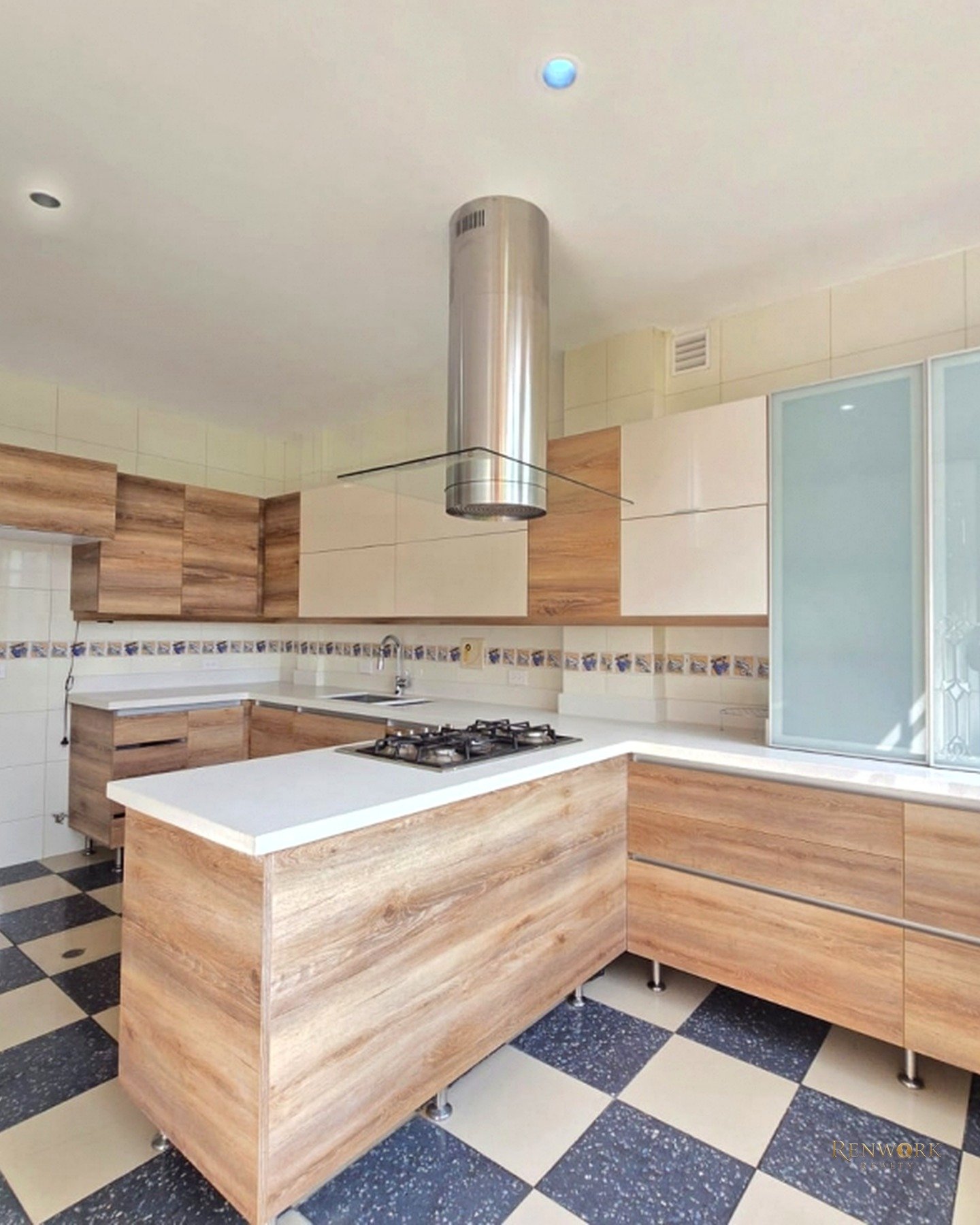 VENTA LUJOSA CASA CON ASCENSOR Y JACUZZI EN EL POBLADO · foto 12