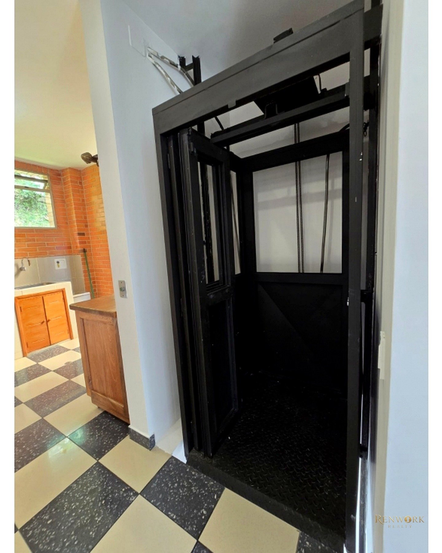 VENTA LUJOSA CASA CON ASCENSOR Y JACUZZI EN EL POBLADO · foto 15