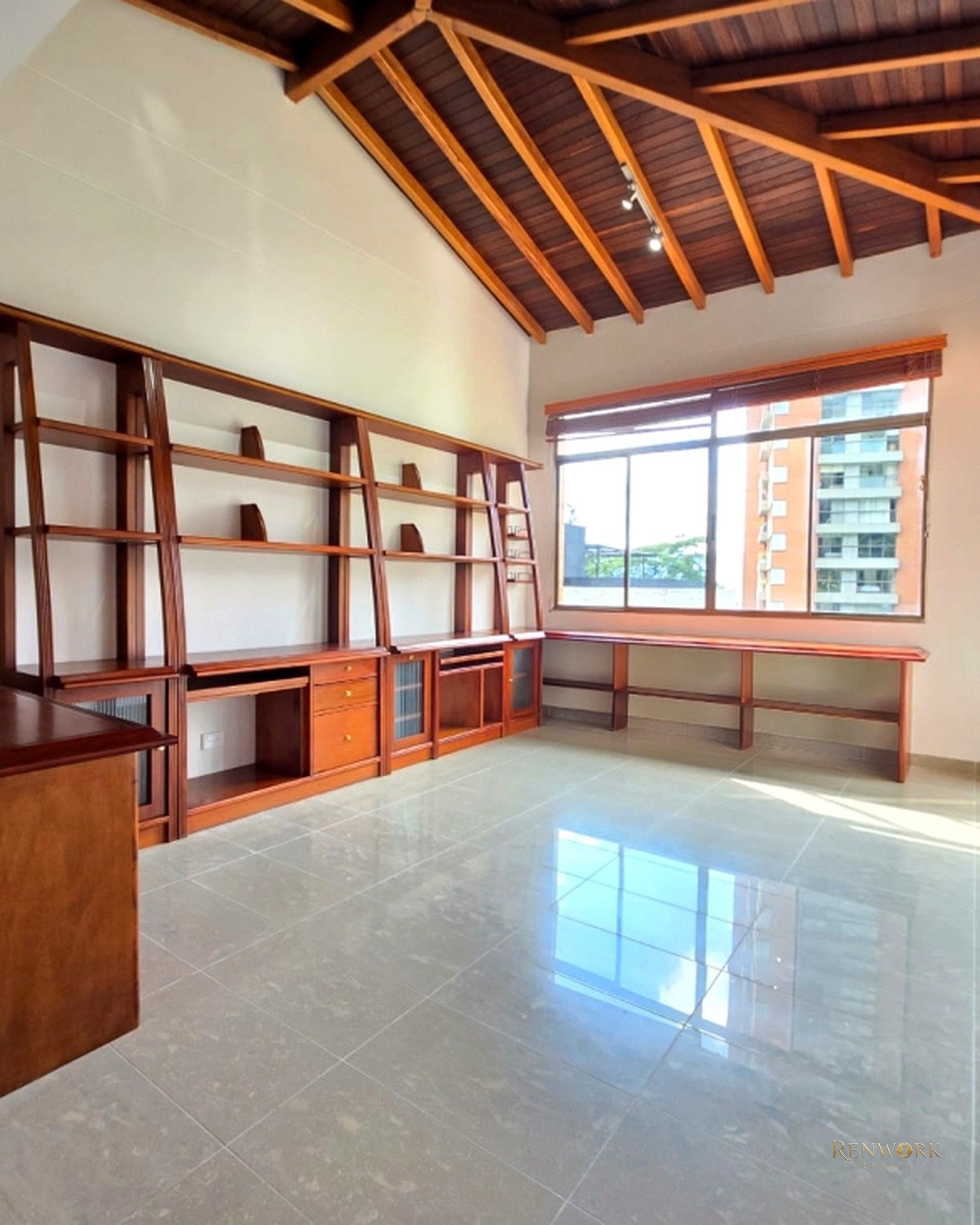 VENTA LUJOSA CASA CON ASCENSOR Y JACUZZI EN EL POBLADO · foto 22
