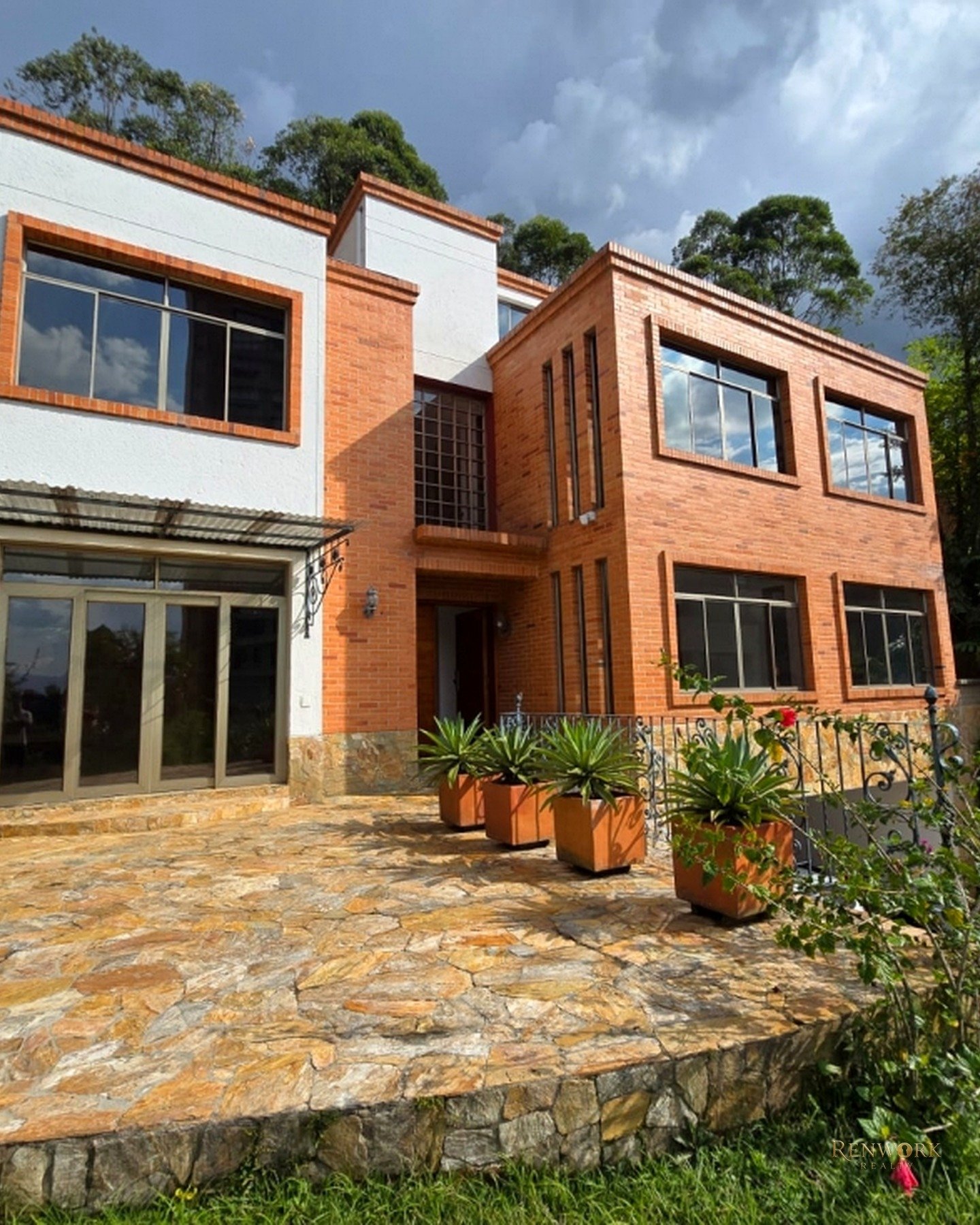 Vista de VENTA LUJOSA CASA CON ASCENSOR Y JACUZZI EN EL POBLADO
