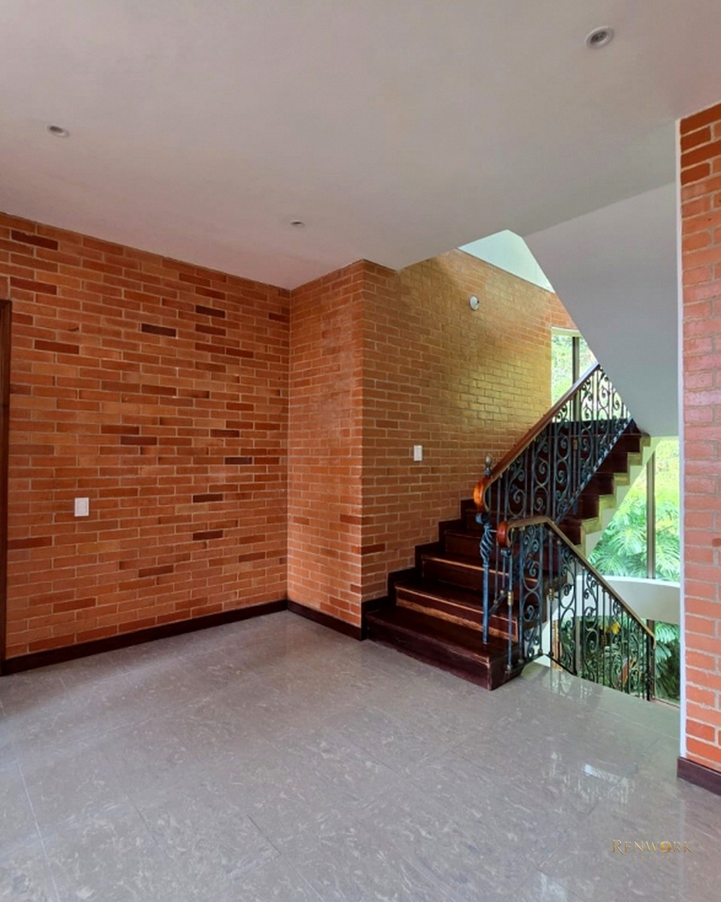 VENTA LUJOSA CASA CON ASCENSOR Y JACUZZI EN EL POBLADO · foto 10