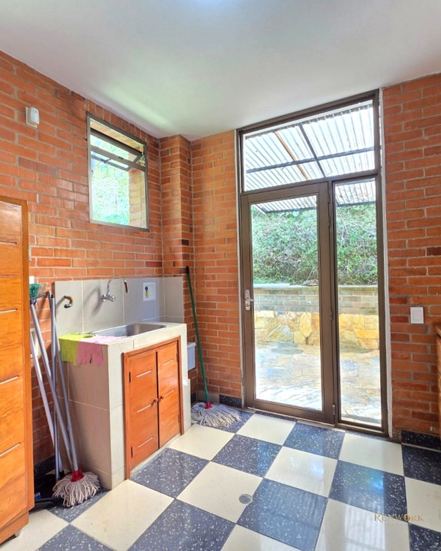 VENTA LUJOSA CASA CON ASCENSOR Y JACUZZI EN EL POBLADO · foto 14