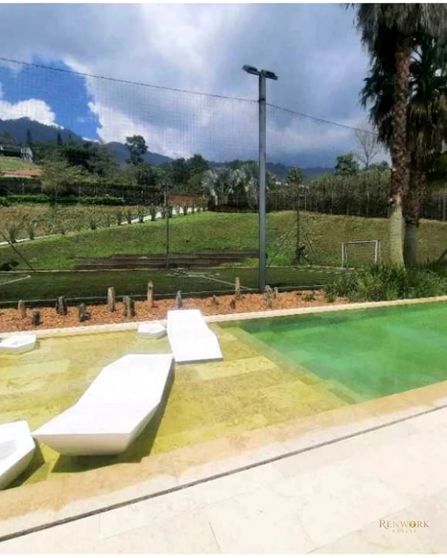 VENTA MODERNA CASA LUXURY EN ENVIGADO CON PISCINA Y CANCHA DE FUTBOL · foto 13