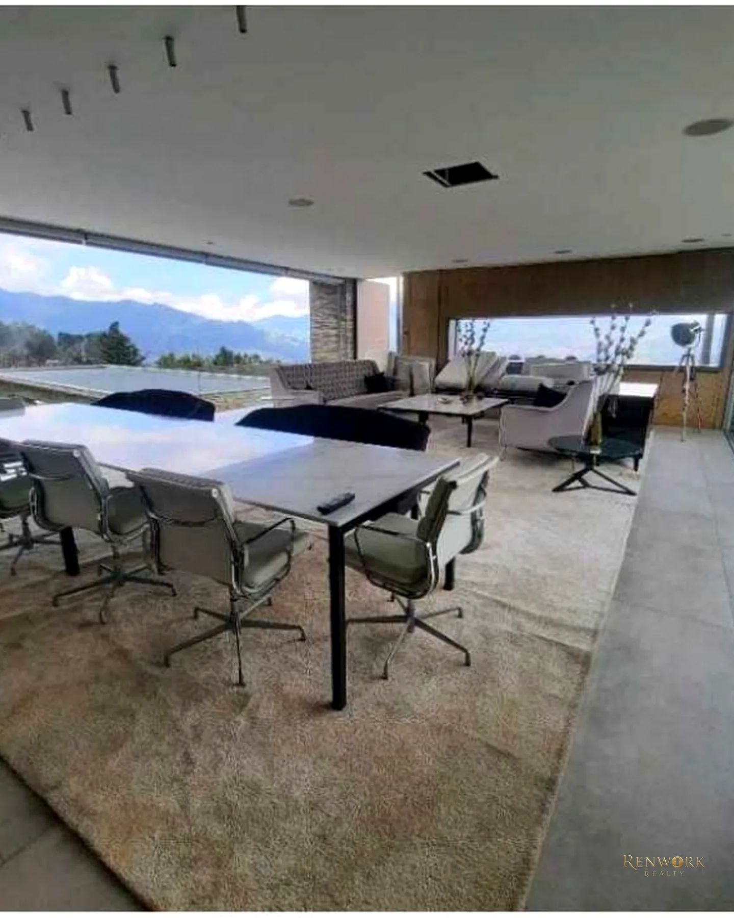 VENTA MODERNA CASA LUXURY EN ENVIGADO CON PISCINA Y CANCHA DE FUTBOL · foto 4