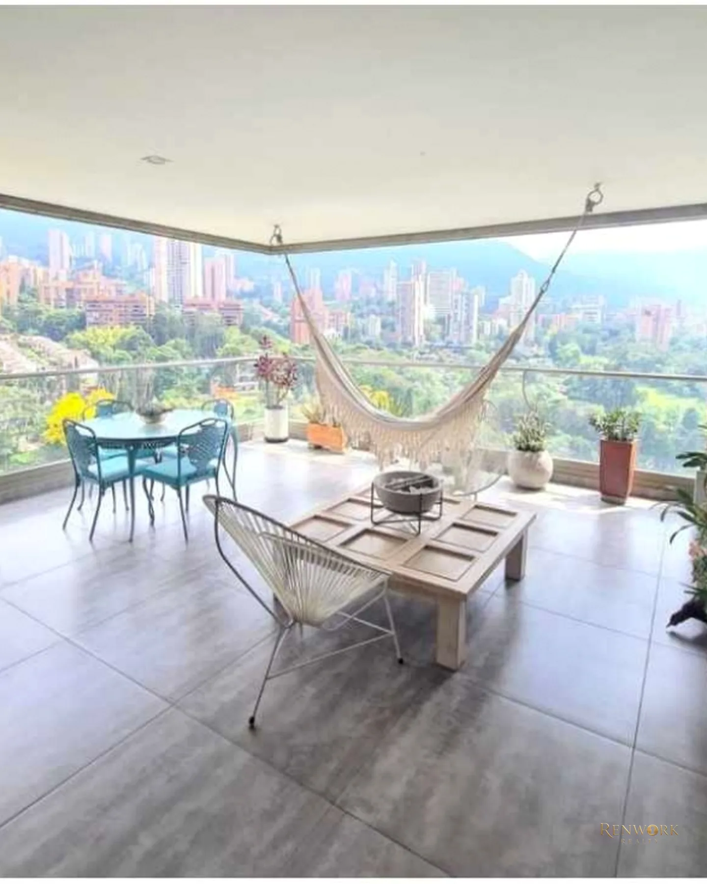VENTA MODERNO APARTAMENTO EL POBLADO CERCANO AVENIDA Y BALSOS · foto 1