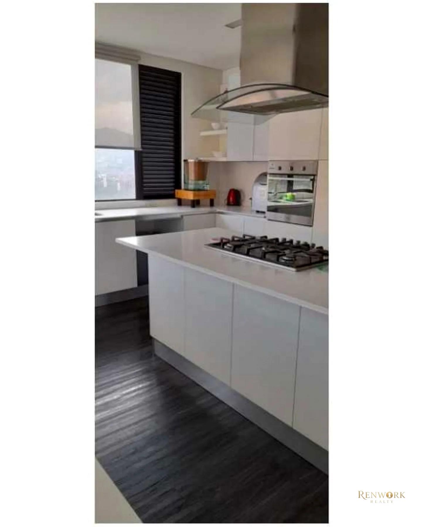 VENTA MODERNO APARTAMENTO EL POBLADO CERCANO AVENIDA Y BALSOS · foto 3