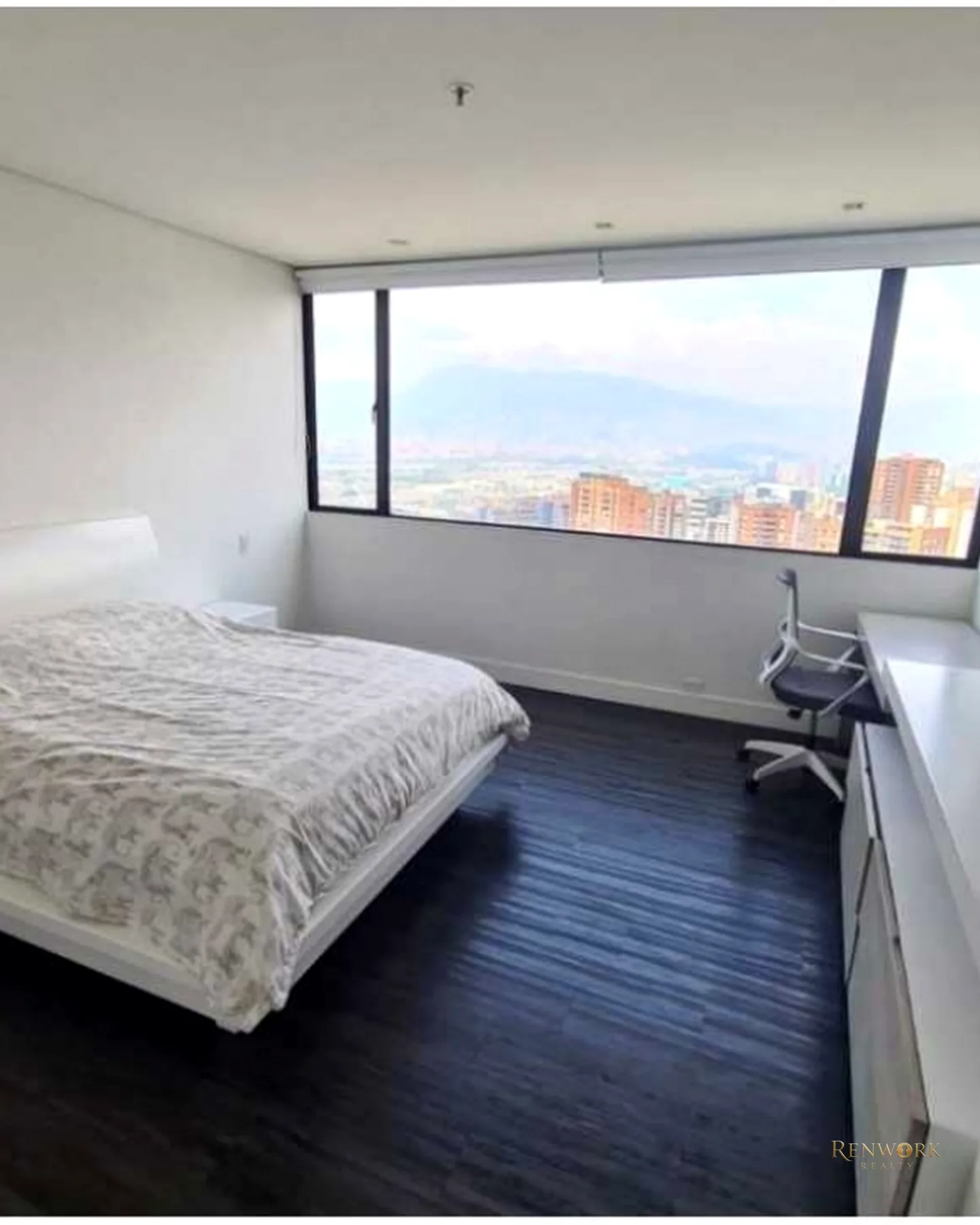 VENTA MODERNO APARTAMENTO EL POBLADO CERCANO AVENIDA Y BALSOS · foto 6