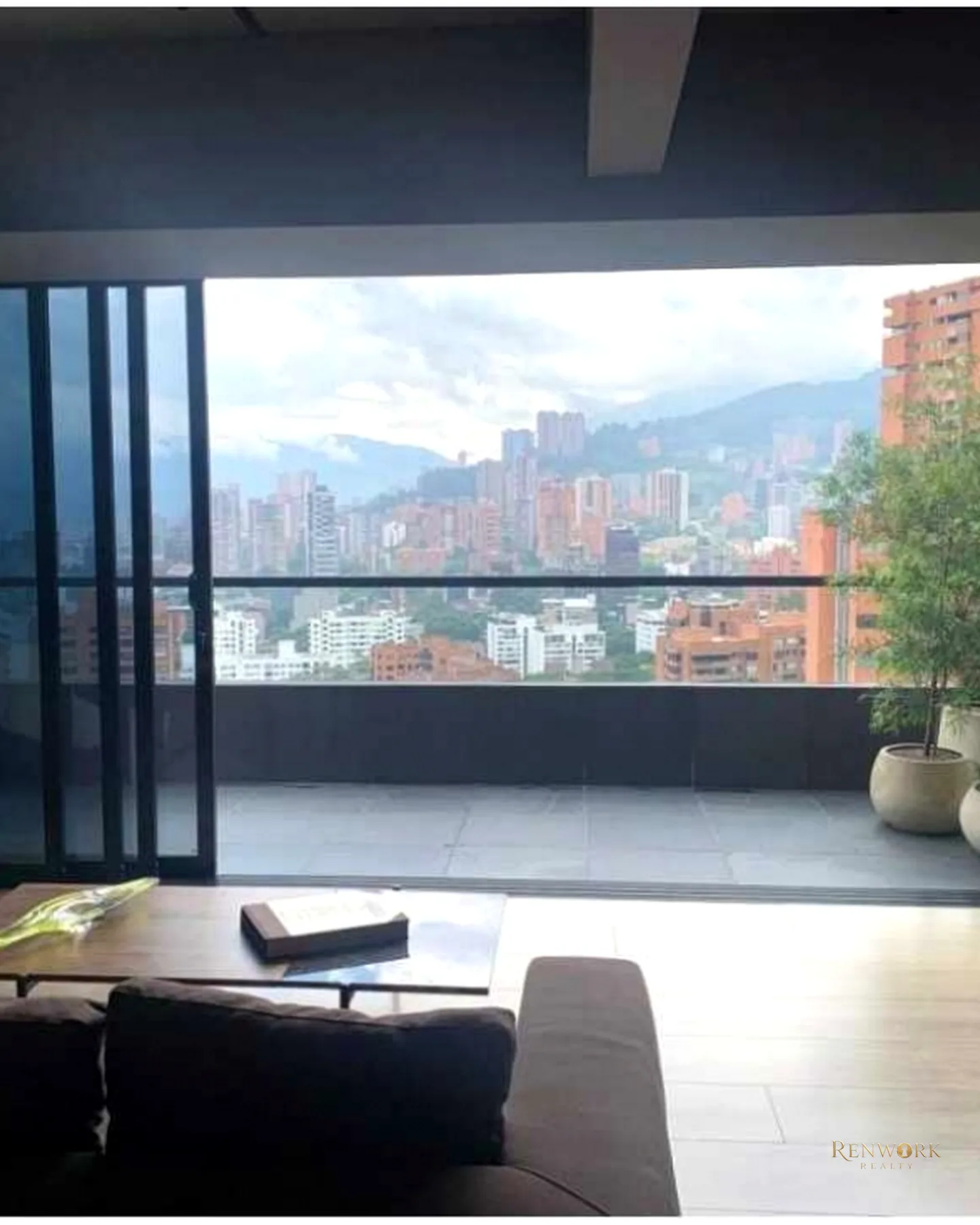 VENTA MODERNO PENTHOUSE EL POBLADO ZONA ROSA AMOBLADO · foto 8