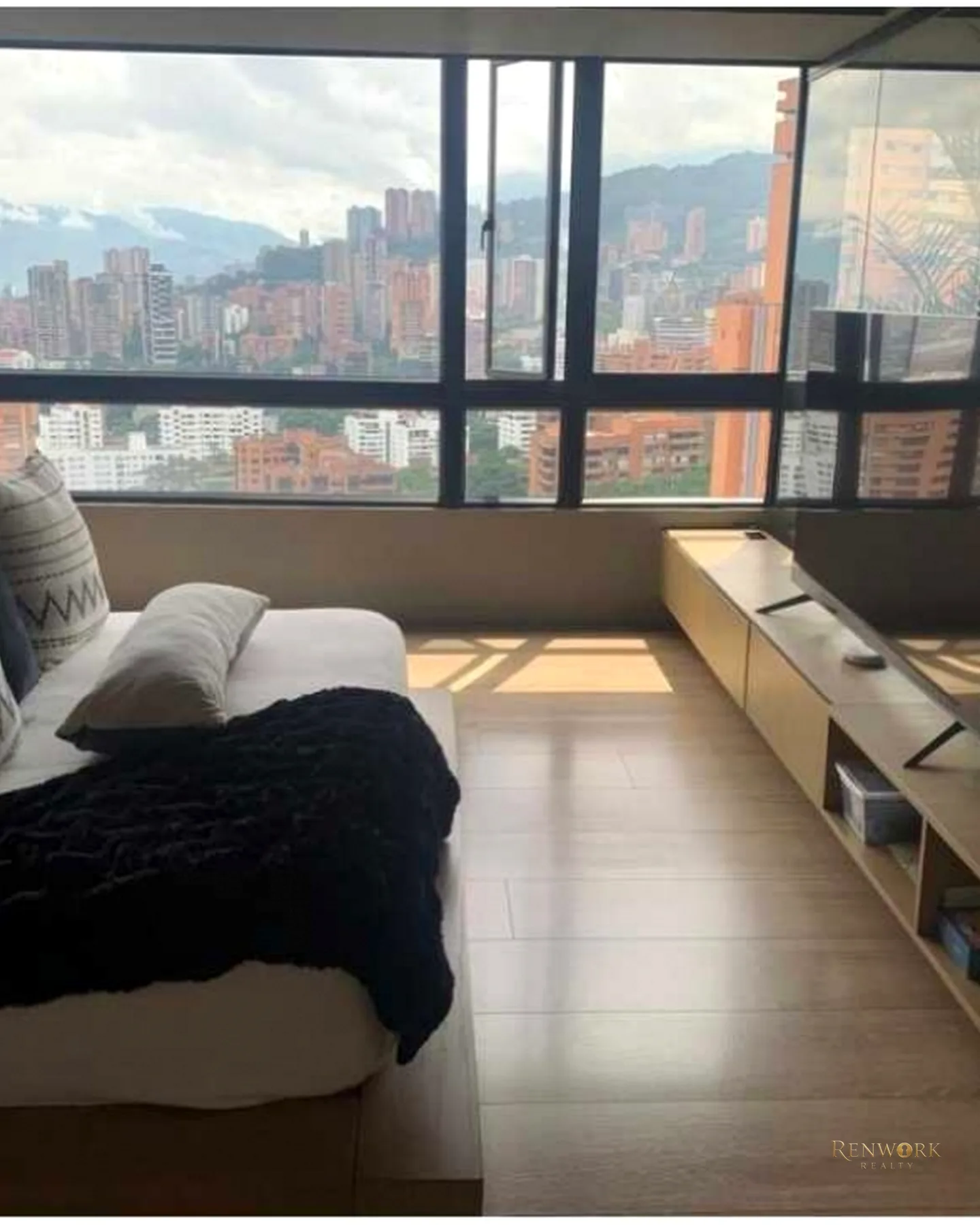 VENTA MODERNO PENTHOUSE EL POBLADO ZONA ROSA AMOBLADO · foto 10