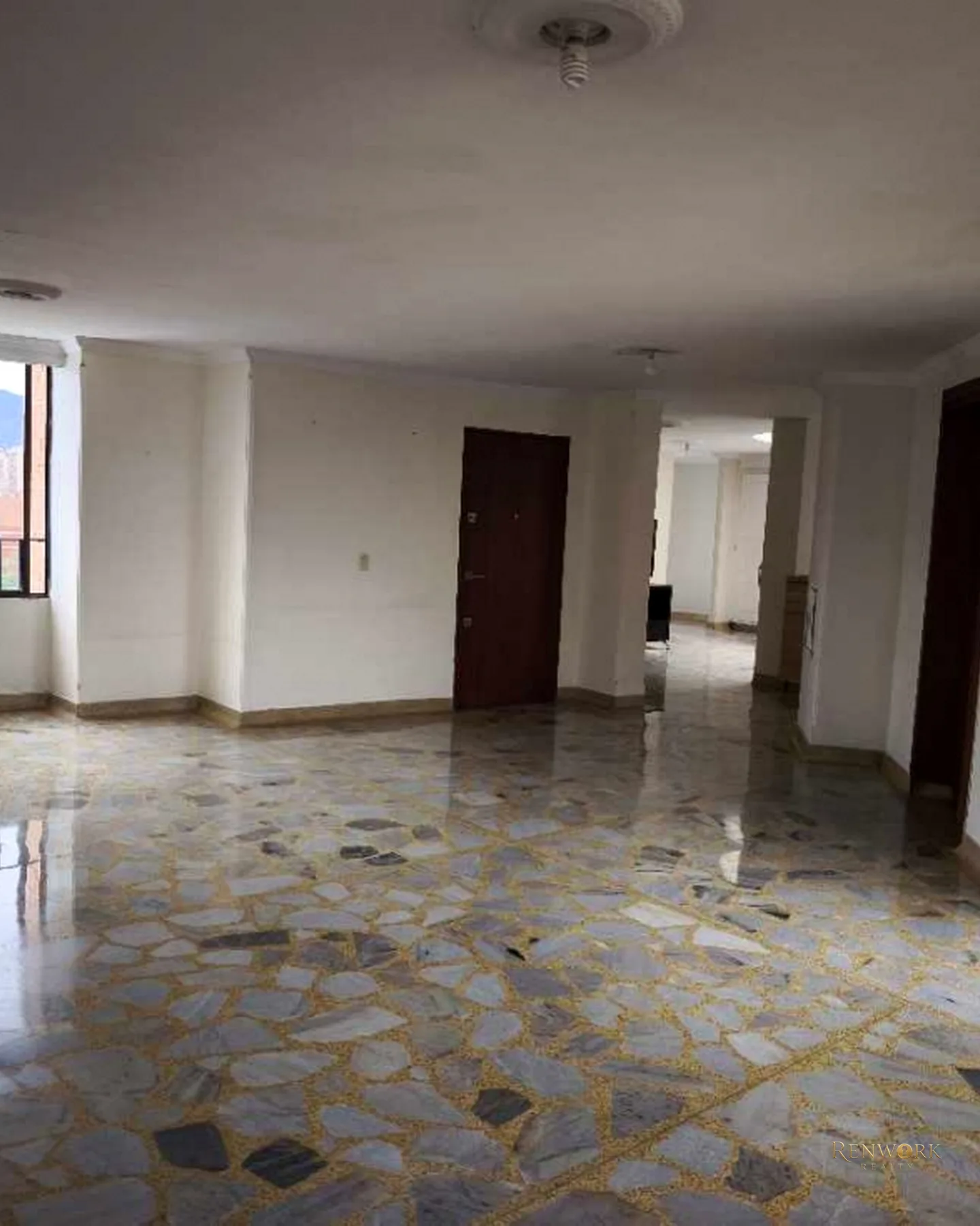 VENTA PENTHOUSE DUPLEX EN LAURELES PARA REMODELAR · foto 3
