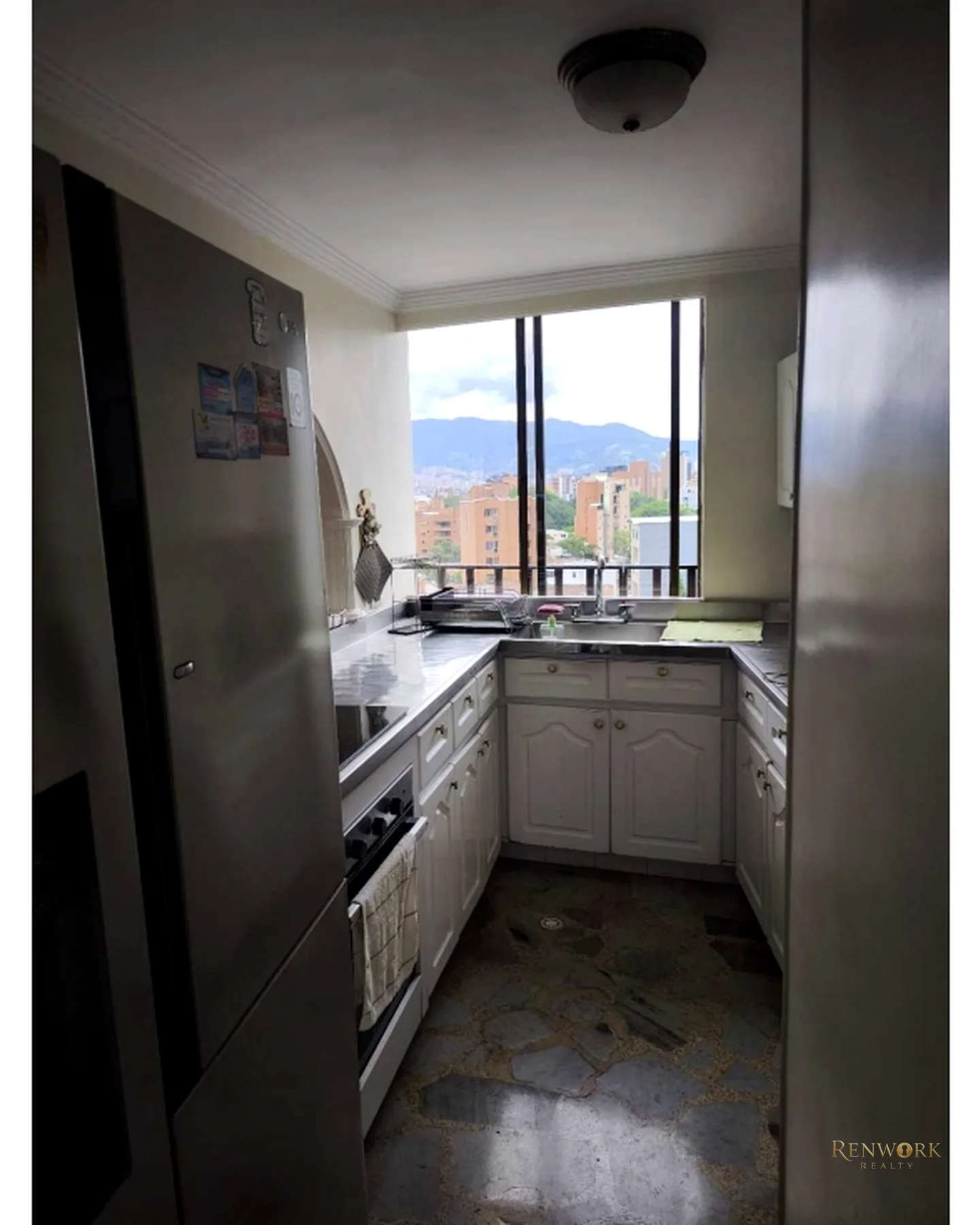 VENTA PENTHOUSE DUPLEX EN LAURELES PARA REMODELAR · foto 4