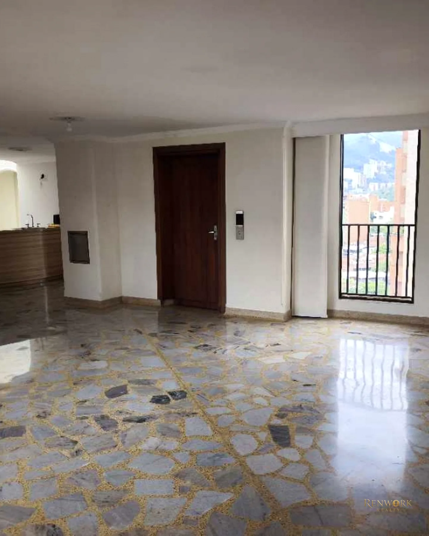 VENTA PENTHOUSE DUPLEX EN LAURELES PARA REMODELAR · foto 1