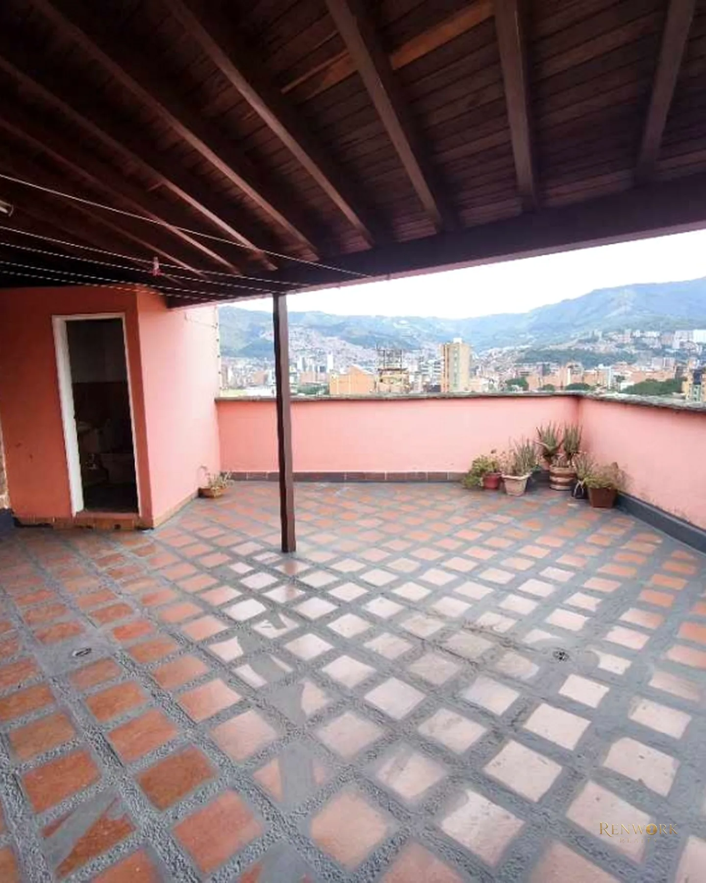 VENTA PENTHOUSE DUPLEX EN LAURELES PARA REMODELAR · foto 12