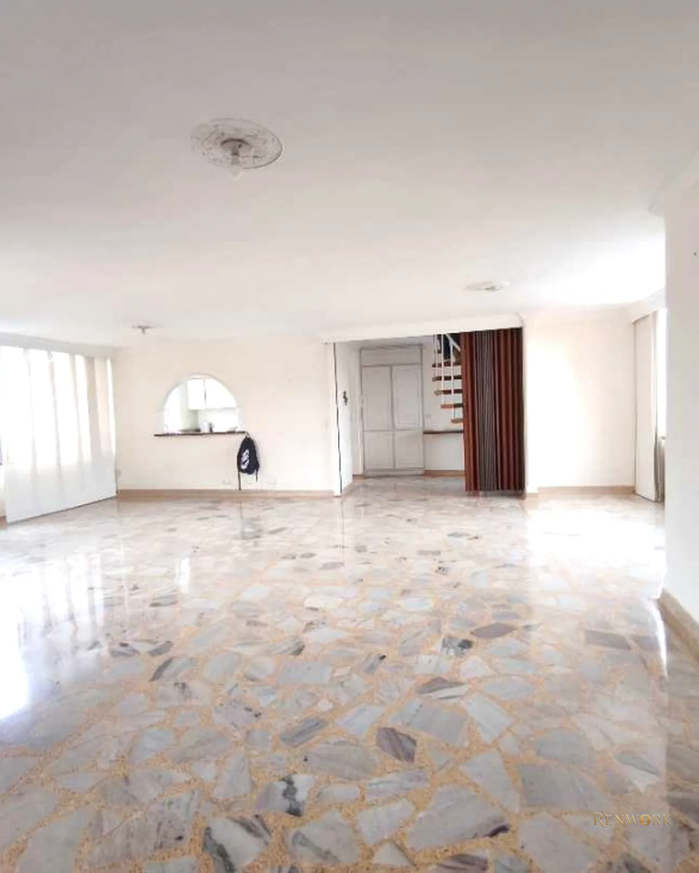 VENTA PENTHOUSE DUPLEX EN LAURELES PARA REMODELAR · foto 2