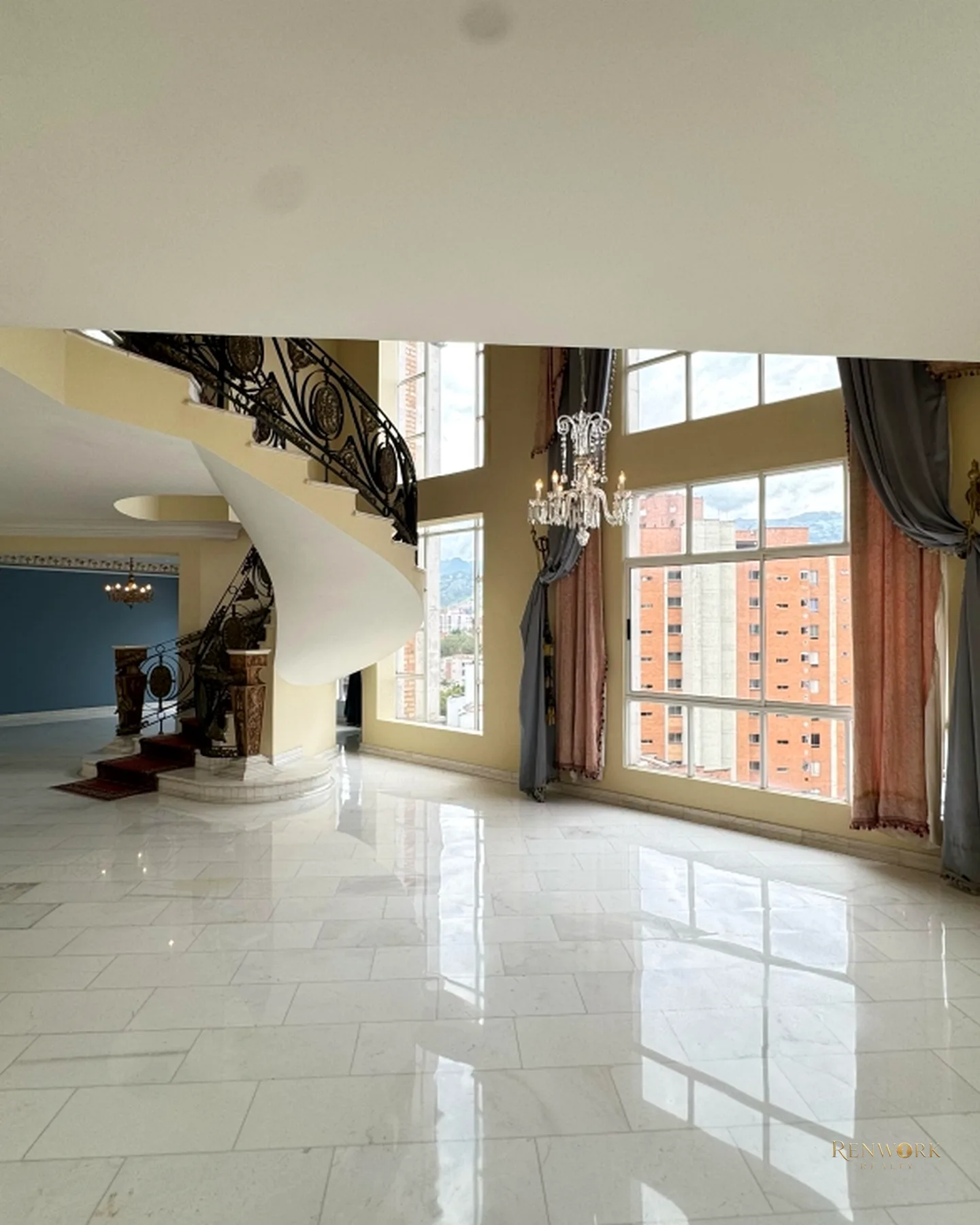 VENTA PENTHOUSE DÚPLEX - LAURELES · foto 2