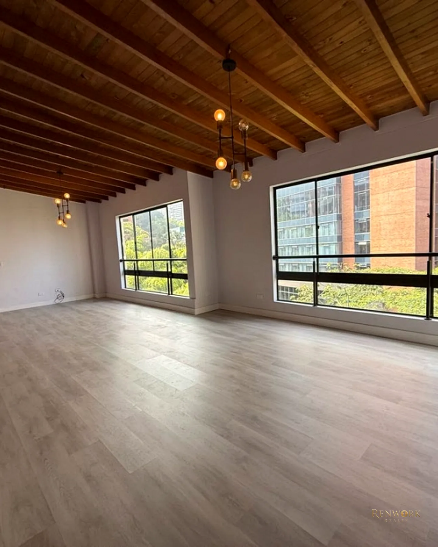 VENTA PENTHOUSE EL TESORO 205M2 TU VECINO EL CENTRO COMERCIAL · foto 3