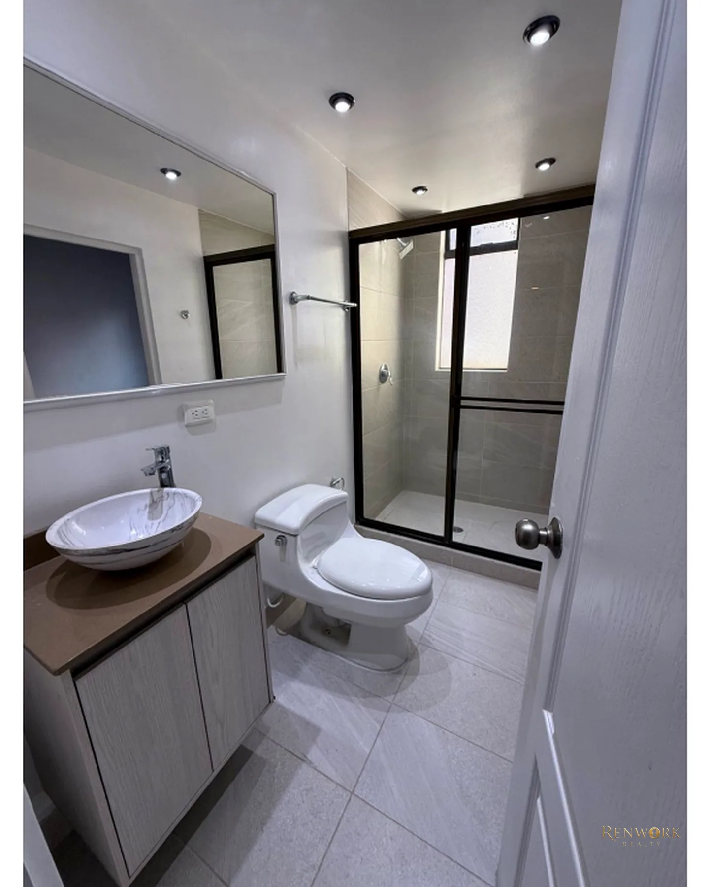 VENTA PENTHOUSE EL TESORO 205M2 TU VECINO EL CENTRO COMERCIAL · foto 16