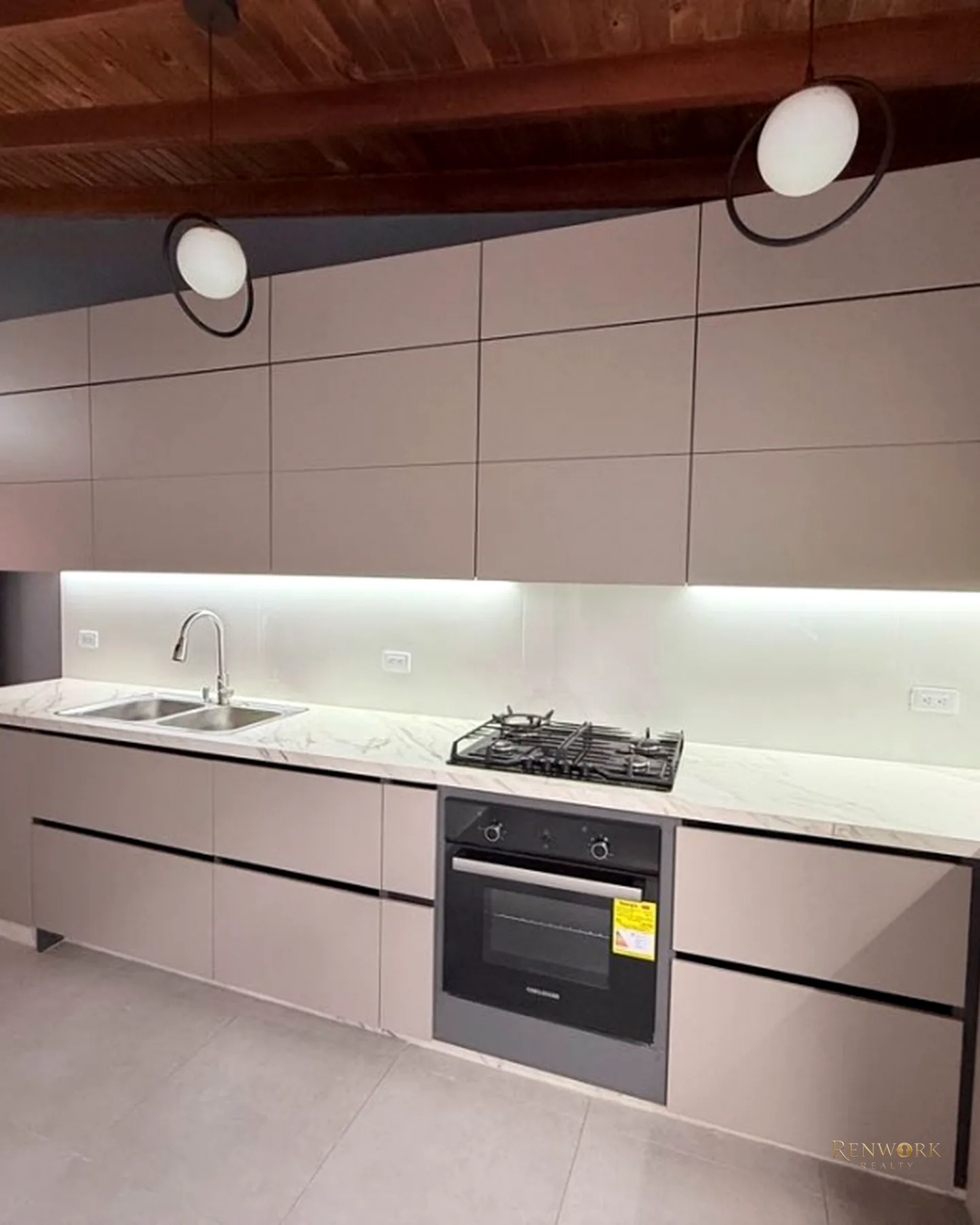 VENTA PENTHOUSE EL TESORO 205M2 TU VECINO EL CENTRO COMERCIAL · foto 4