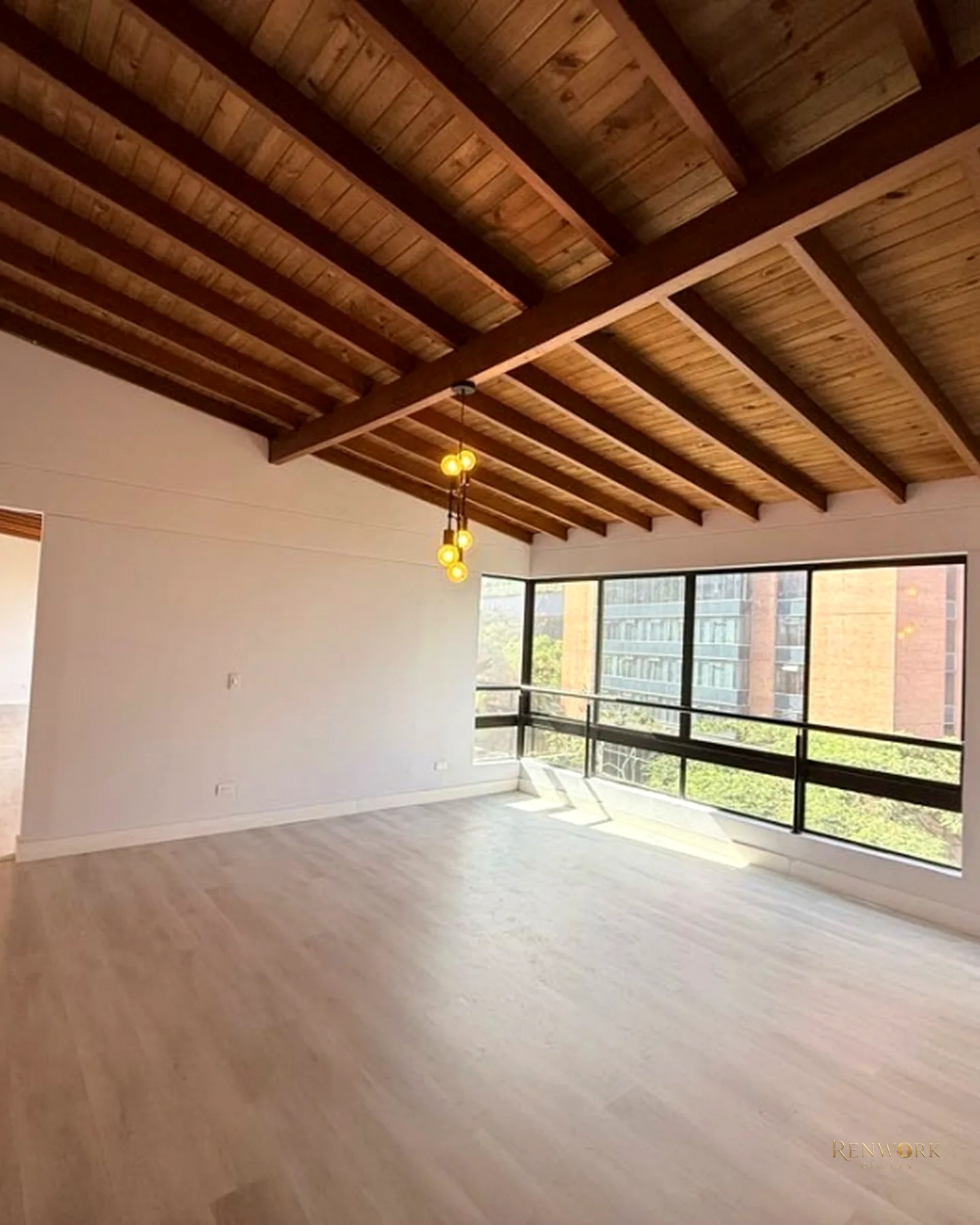 VENTA PENTHOUSE EL TESORO 205M2 TU VECINO EL CENTRO COMERCIAL · foto 8