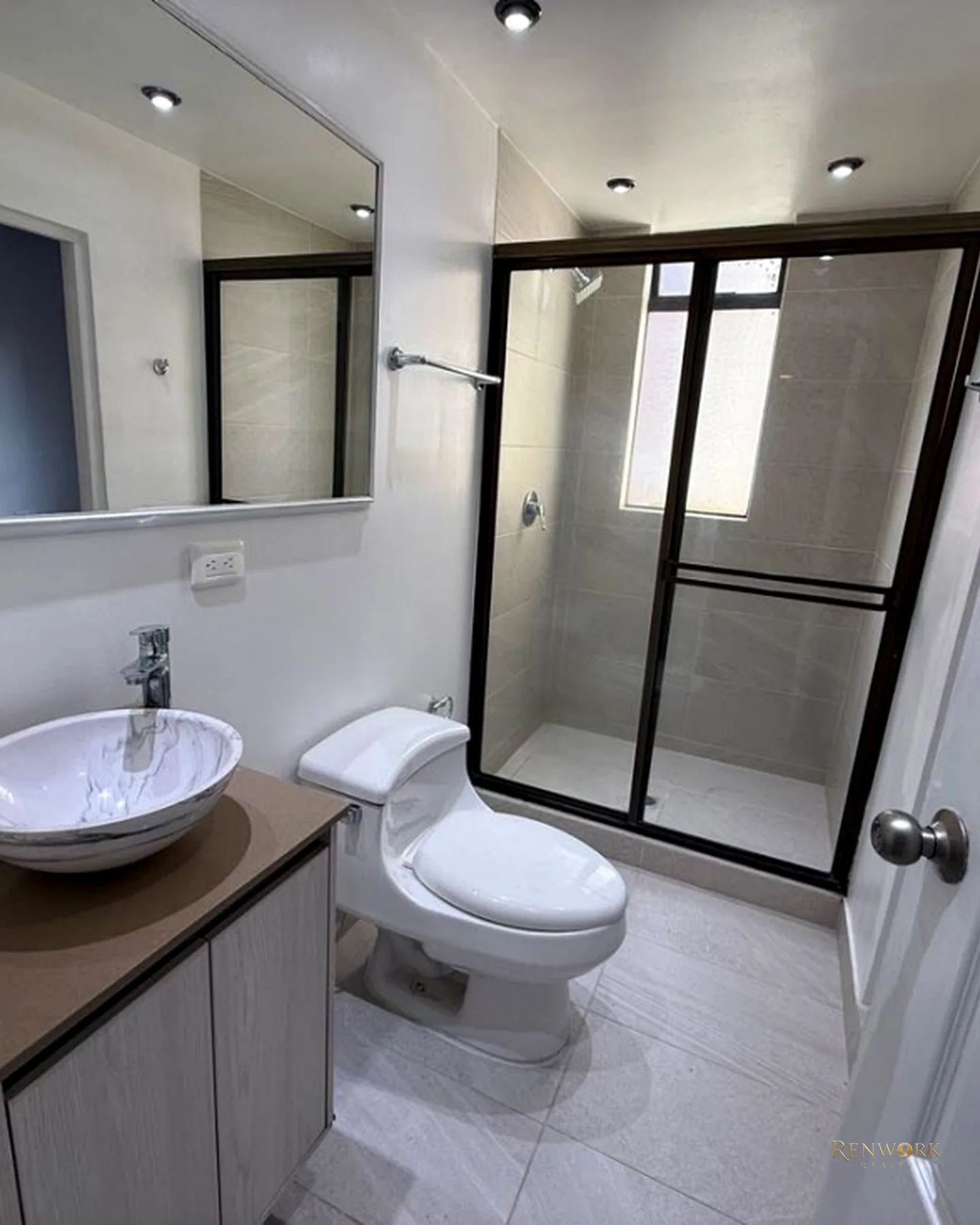 VENTA PENTHOUSE EL TESORO 205M2 TU VECINO EL CENTRO COMERCIAL · foto 15