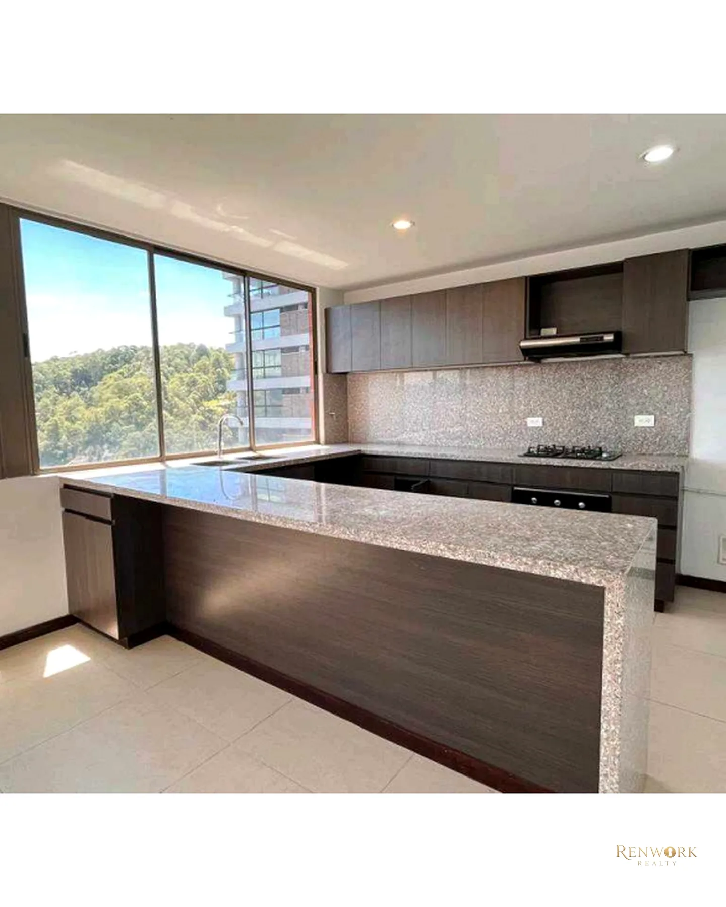 VENTA PENTHOUSE EN ALTOS DEL POBLADO · foto 2