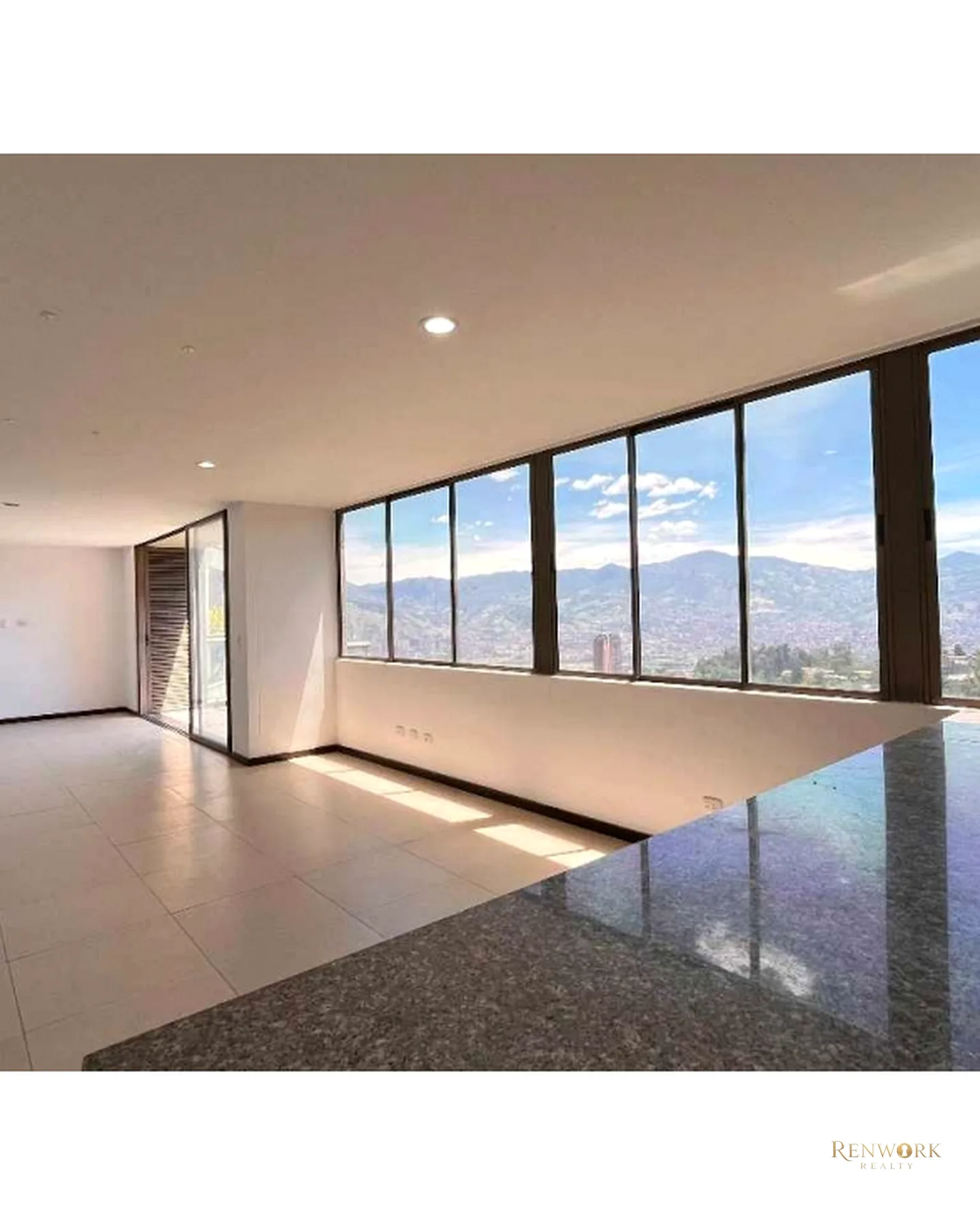 VENTA PENTHOUSE EN ALTOS DEL POBLADO · foto 1