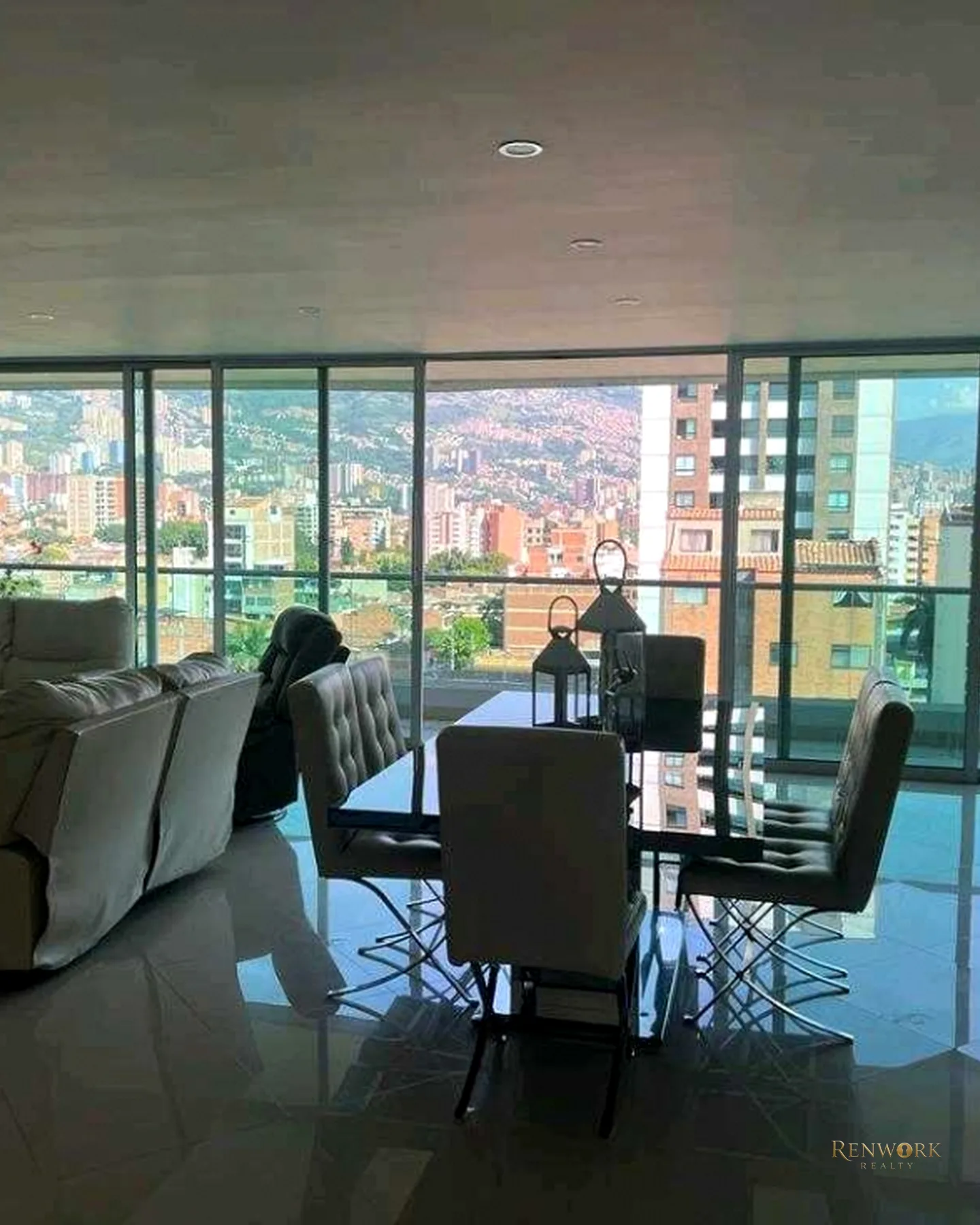 VENTA PENTHOUSE EN LAURELES CON TERRAZA. 306 M2 · foto 2