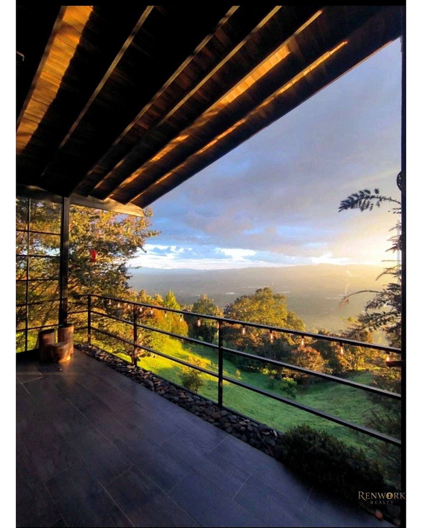 Vista de VENTA- VISTA PANORÁMICA CON CASA- FINCA MODERNA – GUARNÉ-ORIENTE