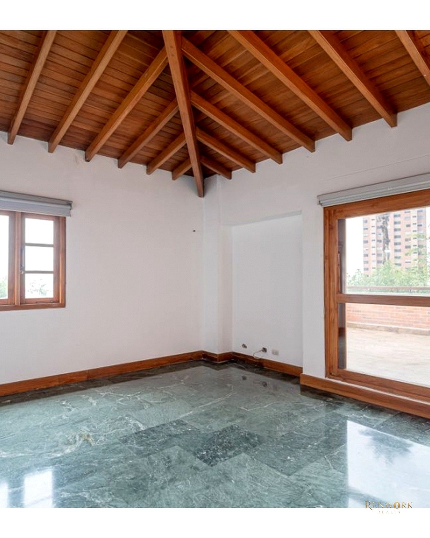 VENTA Y RENTA DE HERMOSA CASA PANORÁMICA DE LUJO EN LA CALERA · foto 18